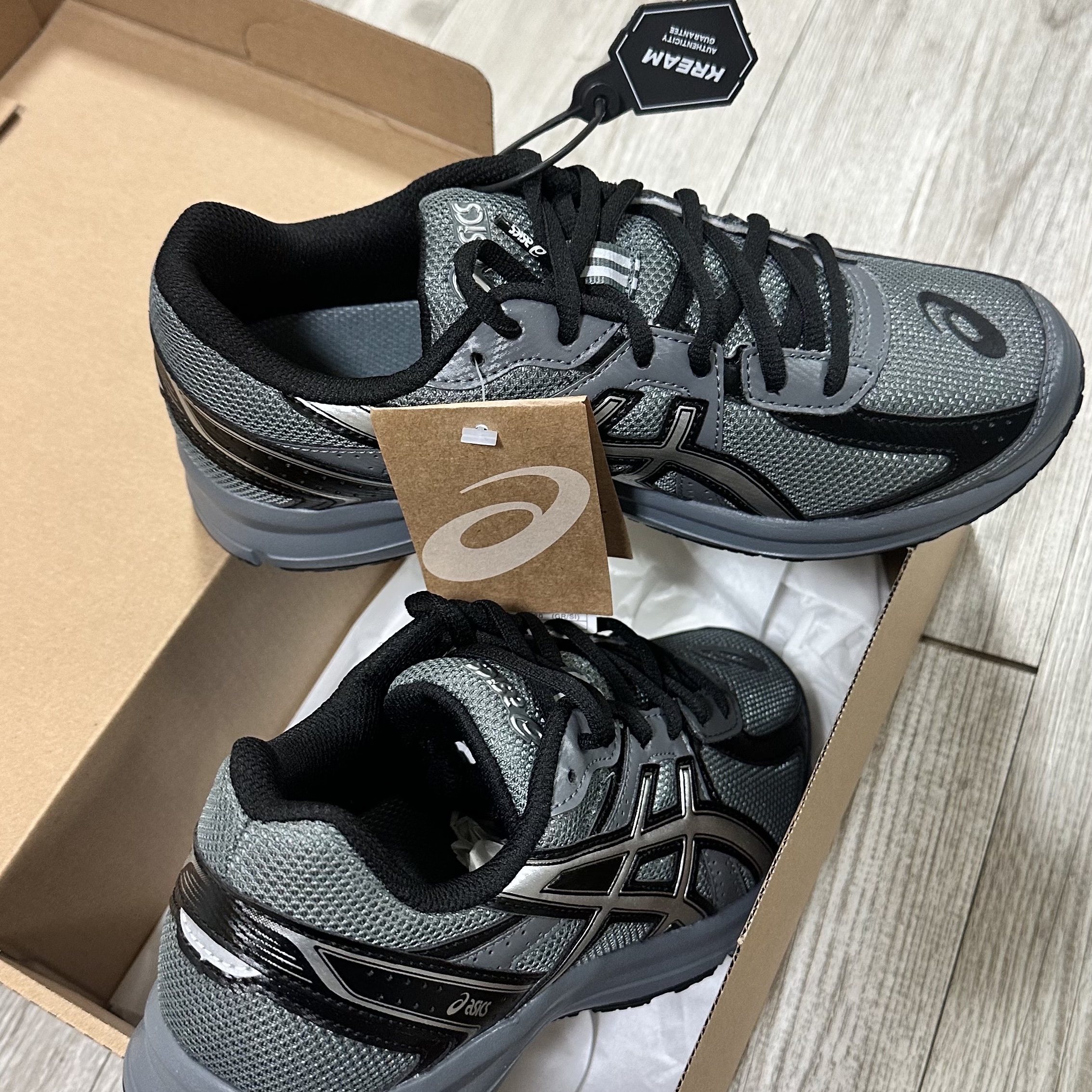 Asics Jog 100 S Steel Grey - 2E Wide 착용 스타일