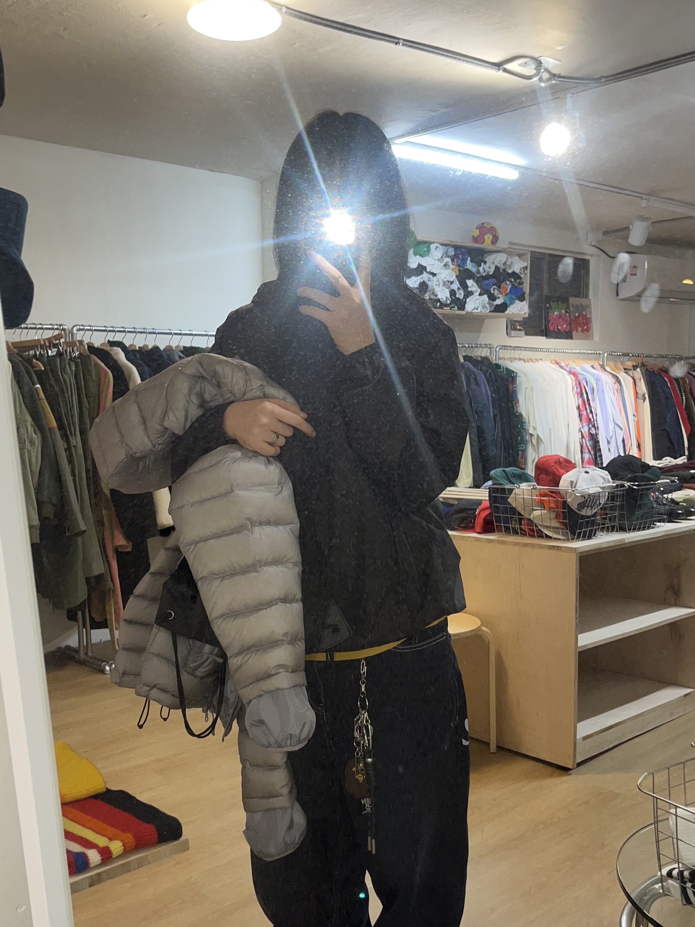 Sansan Gear Suffix Puffer Jacket Grey - 24FW, BAPE Ape Head Keychain Brown 착용 스타일 - 1