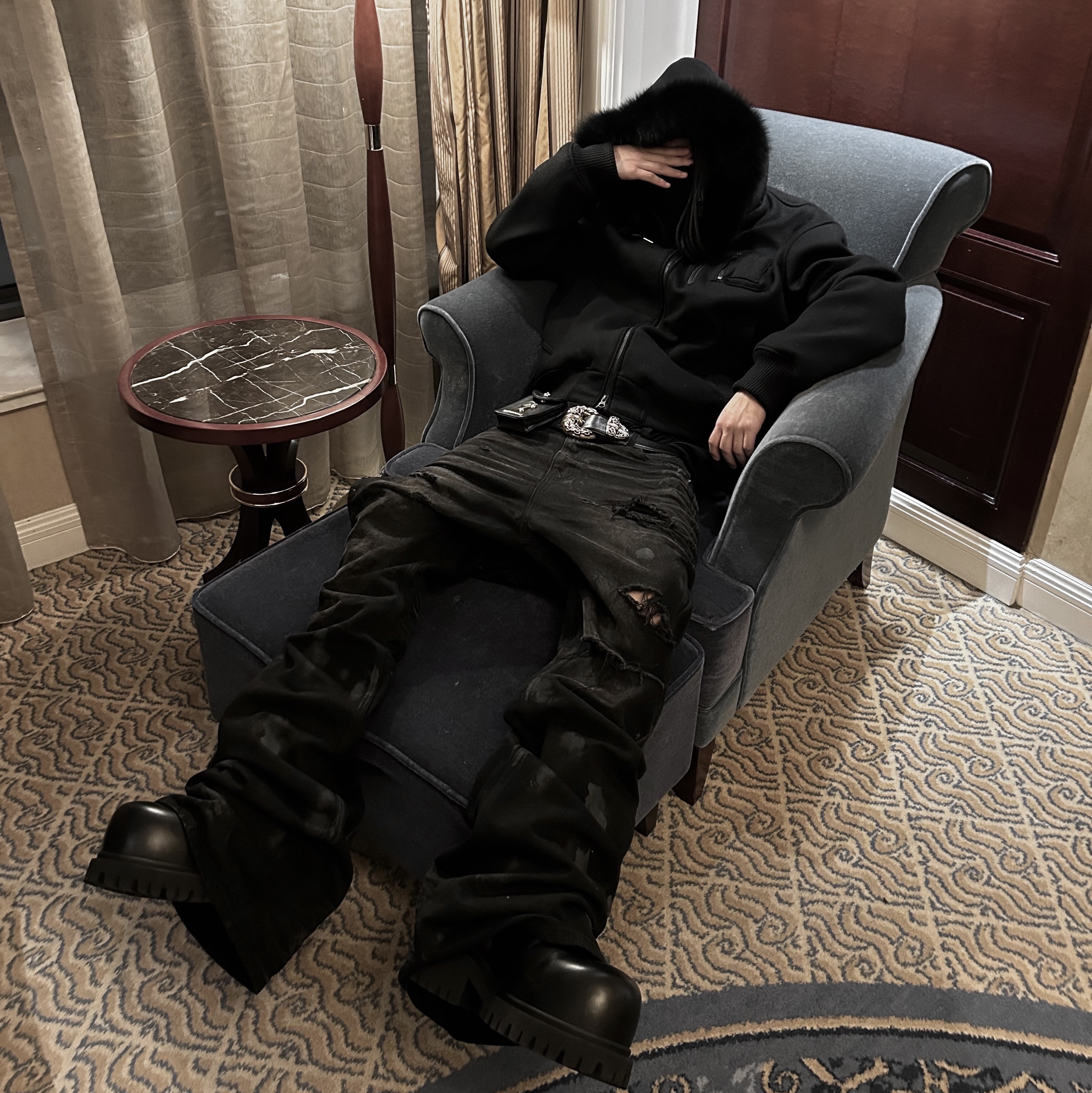Undermycar Comoro Fox Trimming Hoody Bomber Bristol Black - 23FW, Balenciaga Stomper Bootie Black 착용 스타일