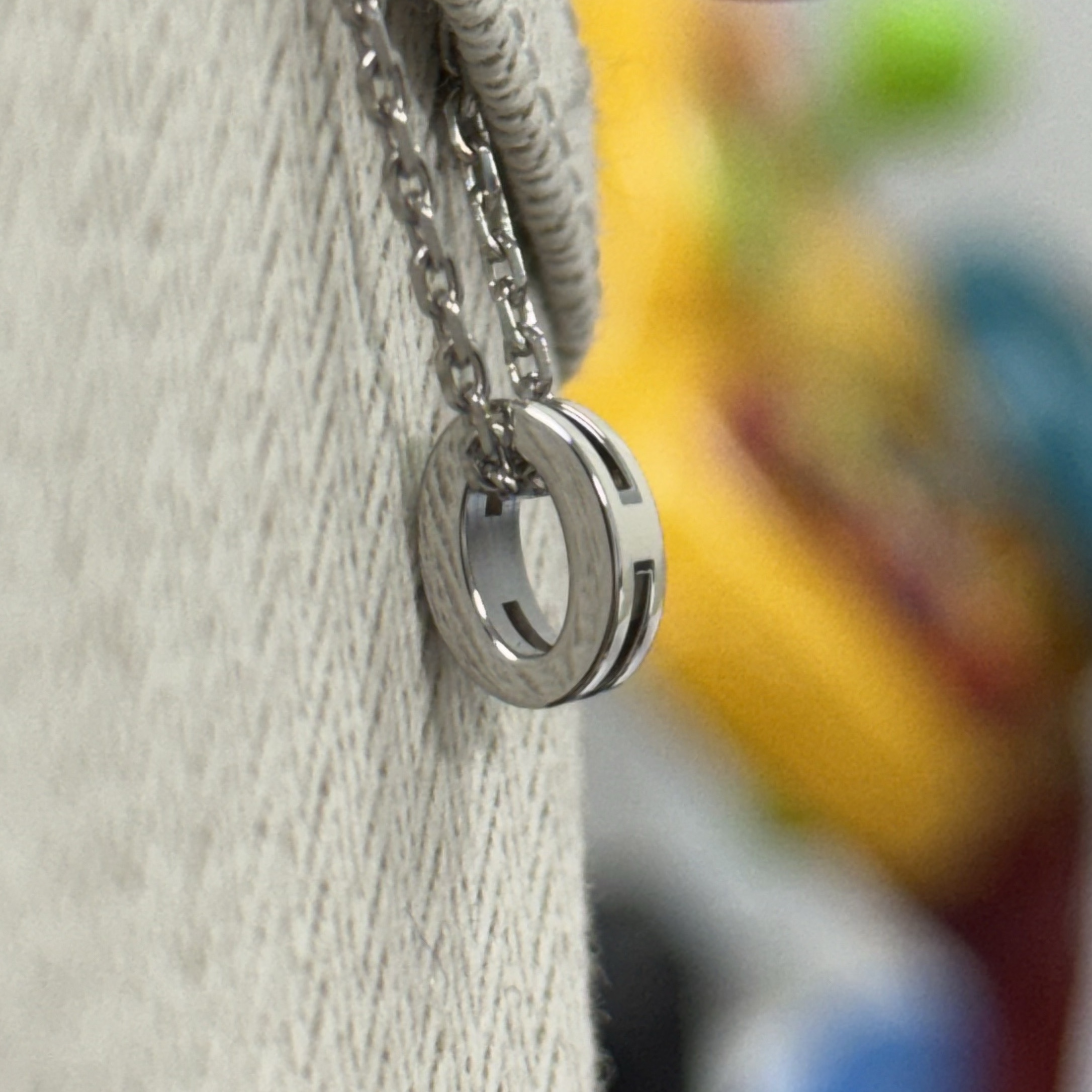 (W) Hermes Mini Pop H Pendant Palladium & Blanc 착용 스타일
