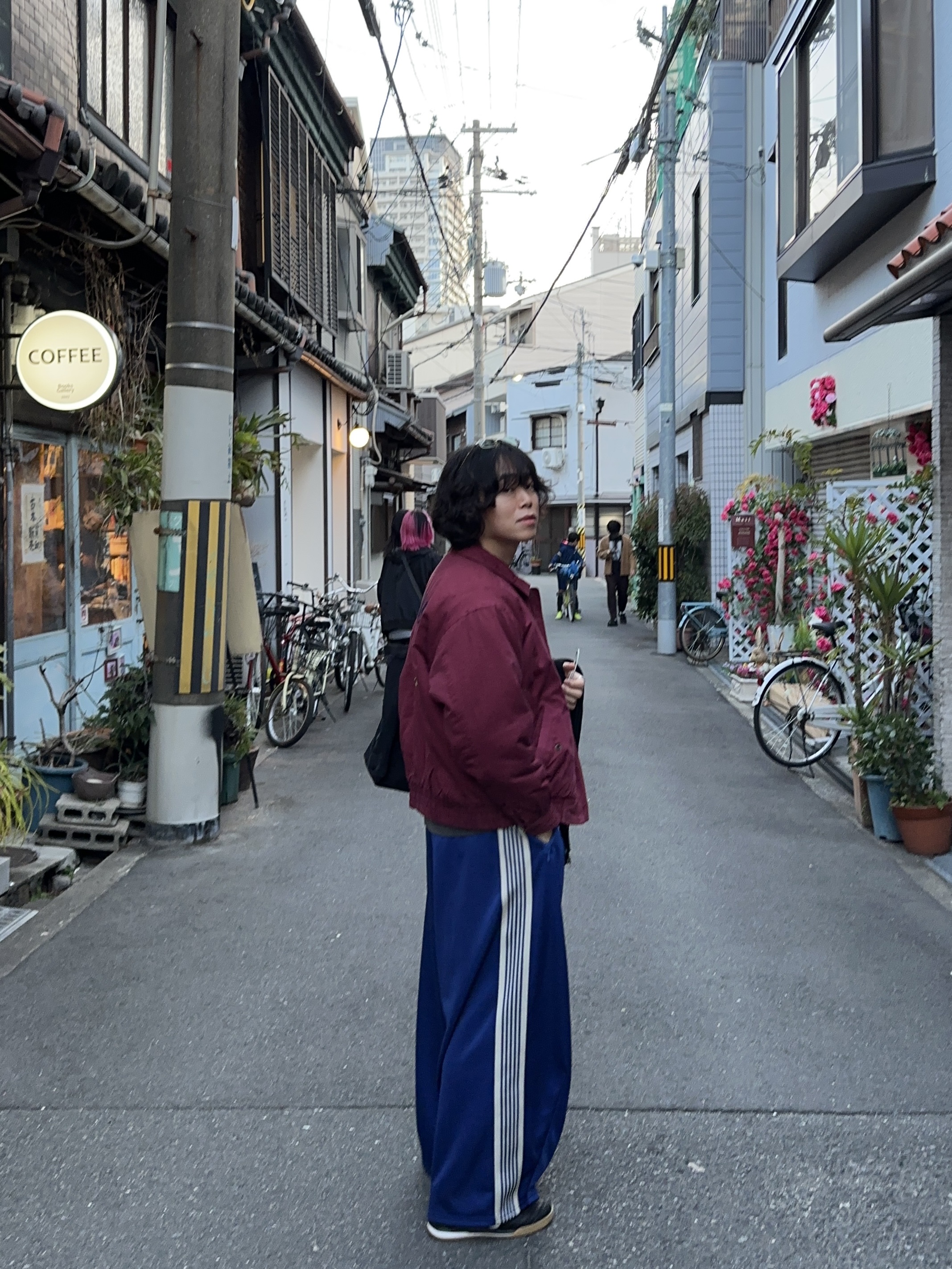 Needles H.D. Track Pants Poly Smooth Royal, Nike x Supreme SB Gato Black 착용 스타일 - 5