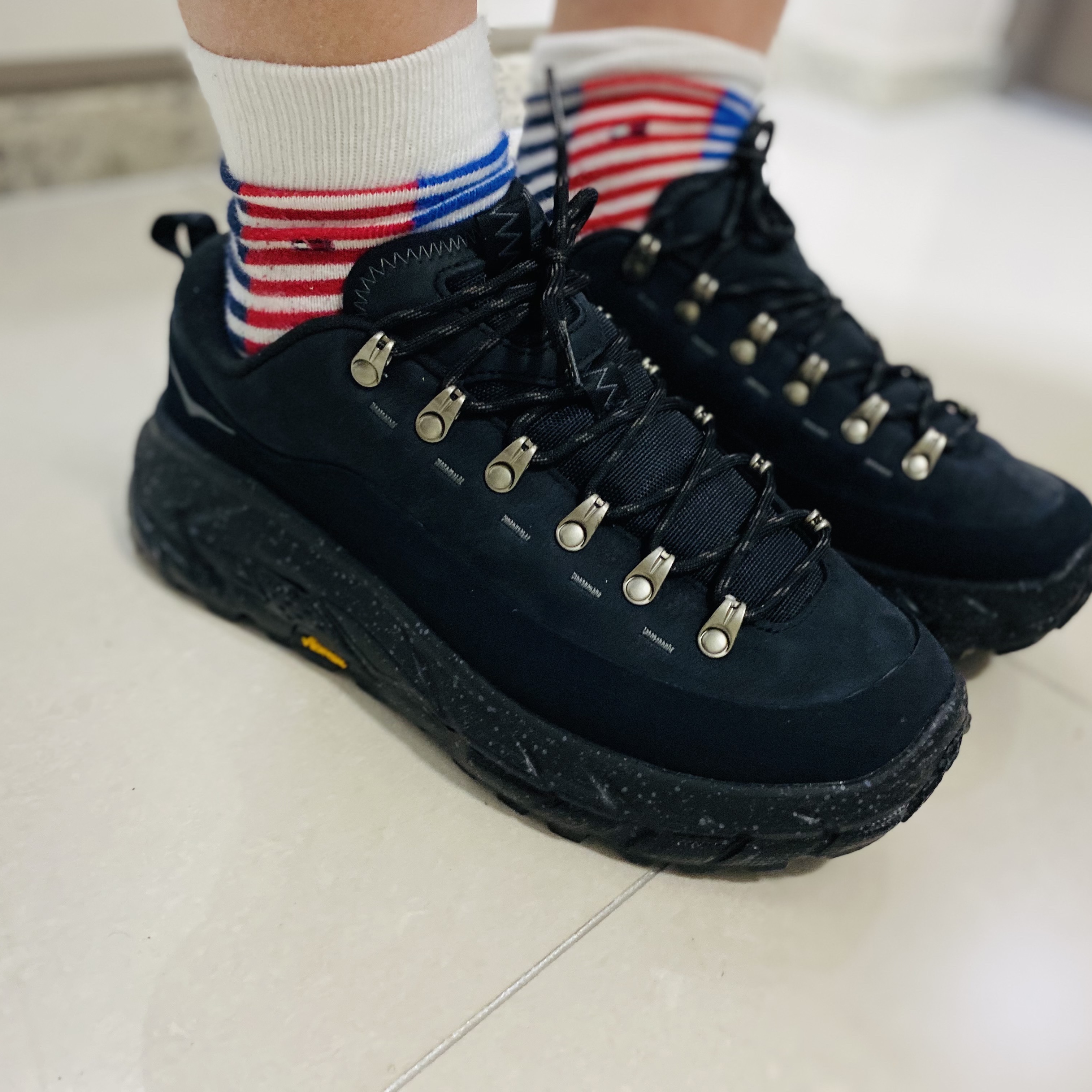 Hoka Tor Summit 2 Black 착용 스타일