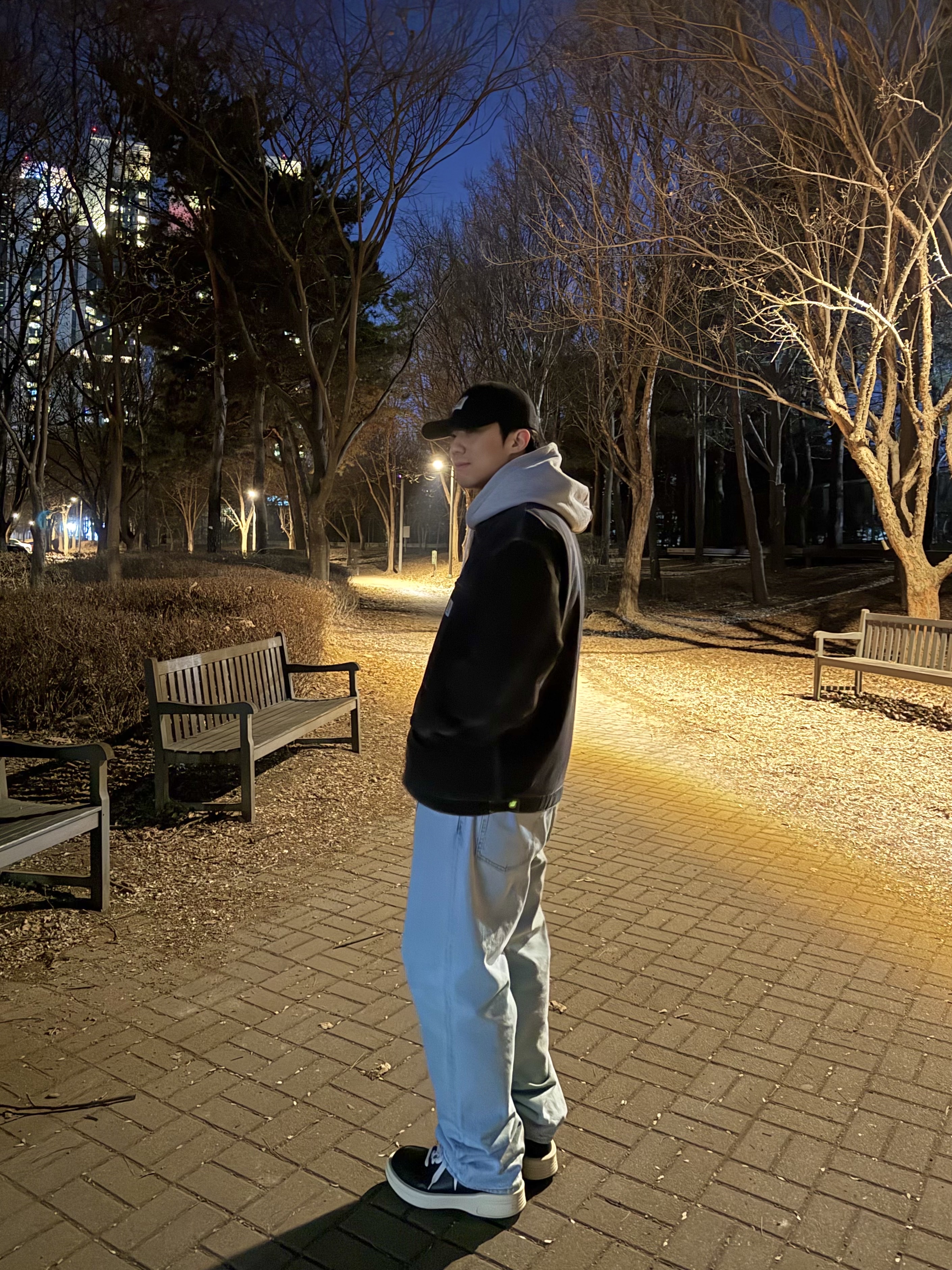 Nike NRG Solo Swoosh Fleece Hoodie Dark Grey Heather - Asia, Carhartt WIP Icon Cap Black 착용 스타일 - 3