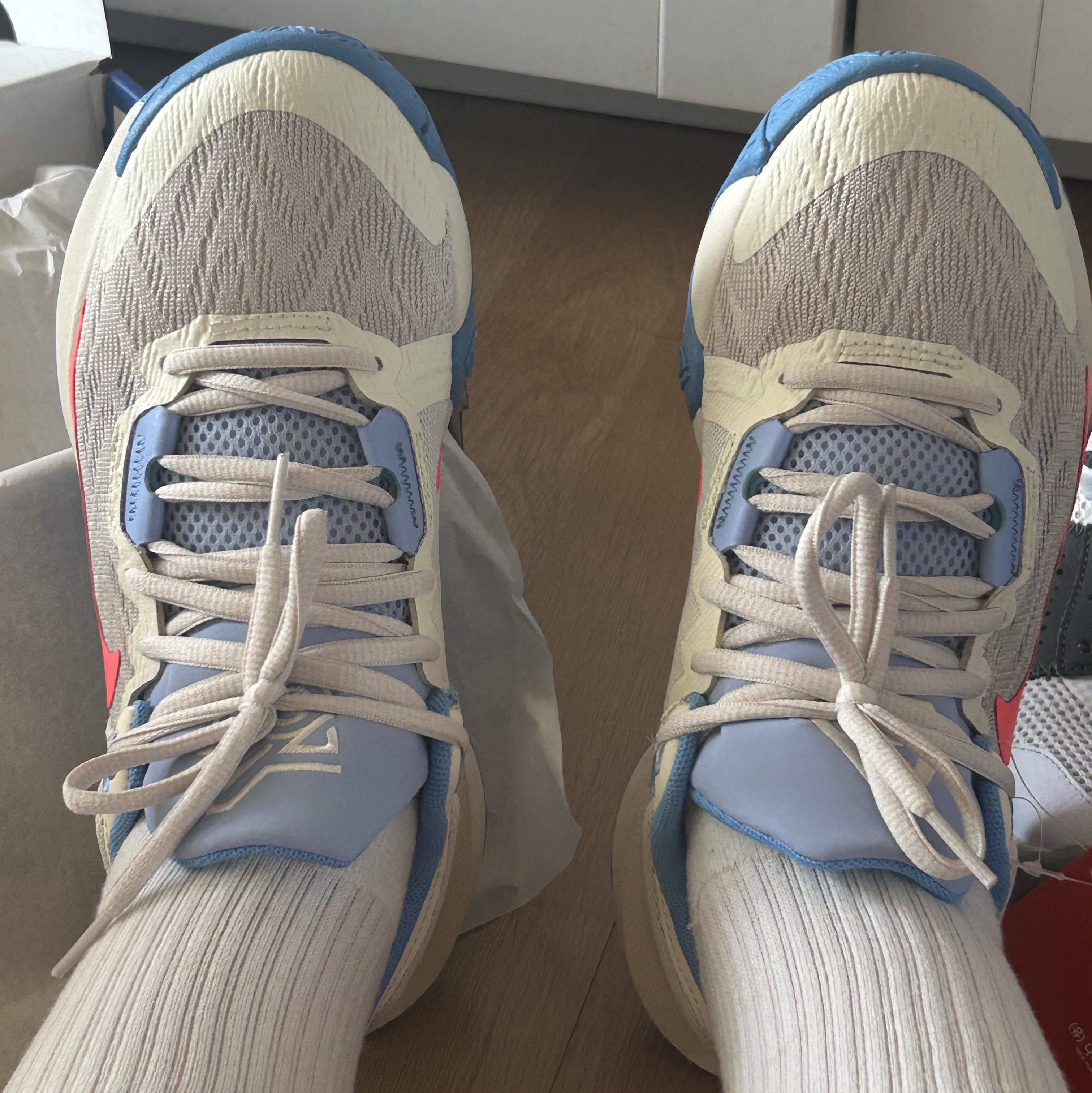 Nike Giannis Immortality 2 EP Coconut Milk Hot Punch 착용 스타일 - 2