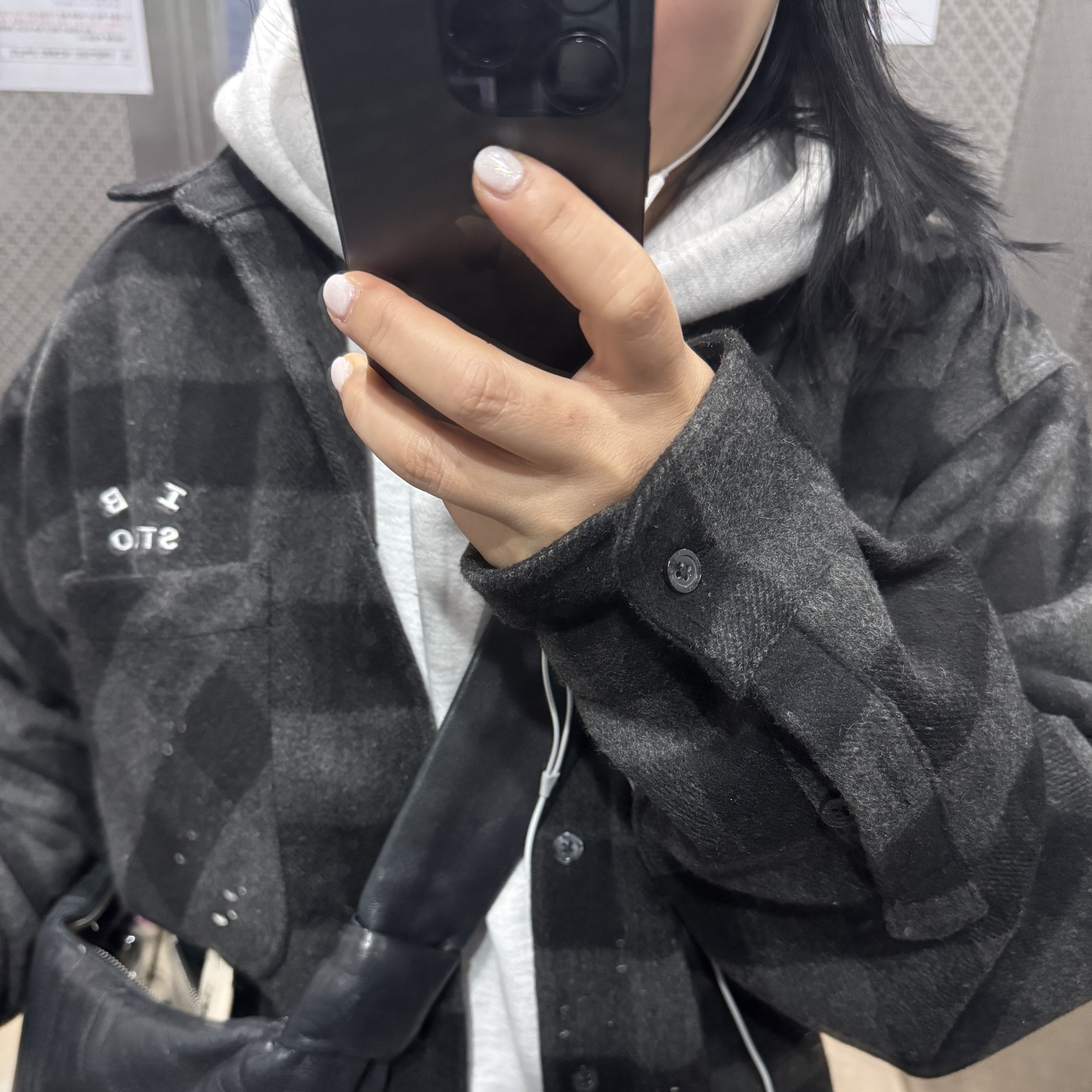 IAB Studio Gingham Check Shirt Black White, Lemaire Small Croissant Bag Coated Cotton Black 착용 스타일