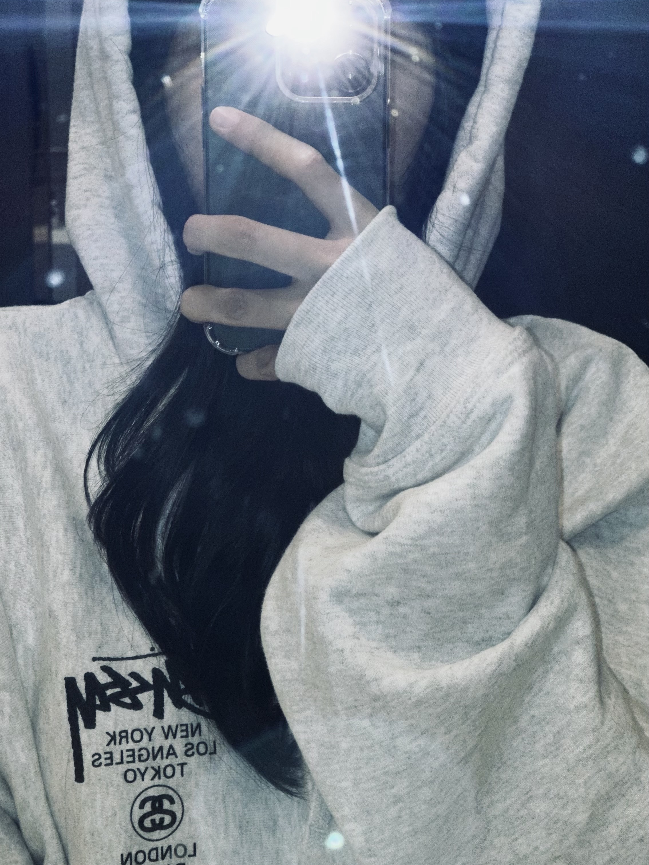 Stussy World Tour Hoodie Ash Heather 2024,2025, Stussy Basic Cuff Beanie Black 착용 스타일 - 1