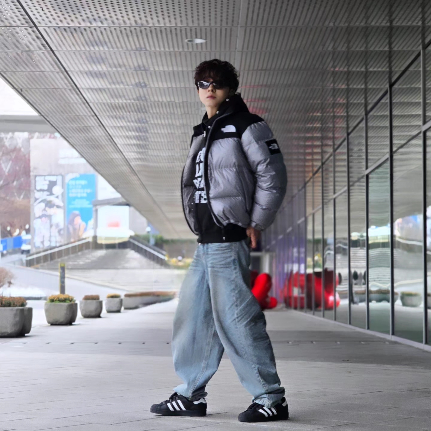 The North Face White Label Novelty Nuptse Down Jacket Heather Gray, Adidas Superstar Core Black White 착용 스타일 - 3