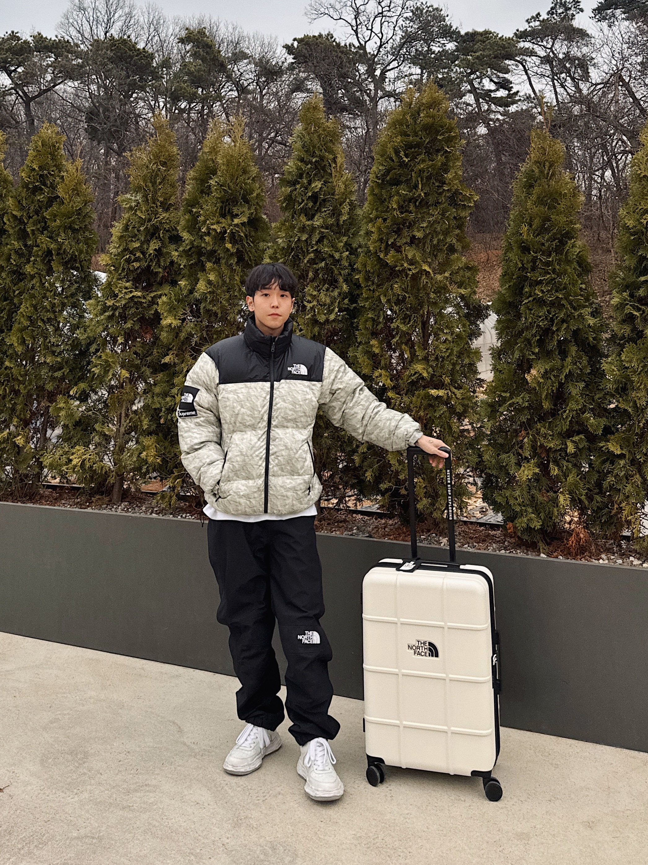 Supreme x The North Face Paper Print Nuptse Jacket - 19FW, Maison Mihara Yasuhiro Wayne OG Sole Leather Low-top Sneakers White 착용 스타일 - 2