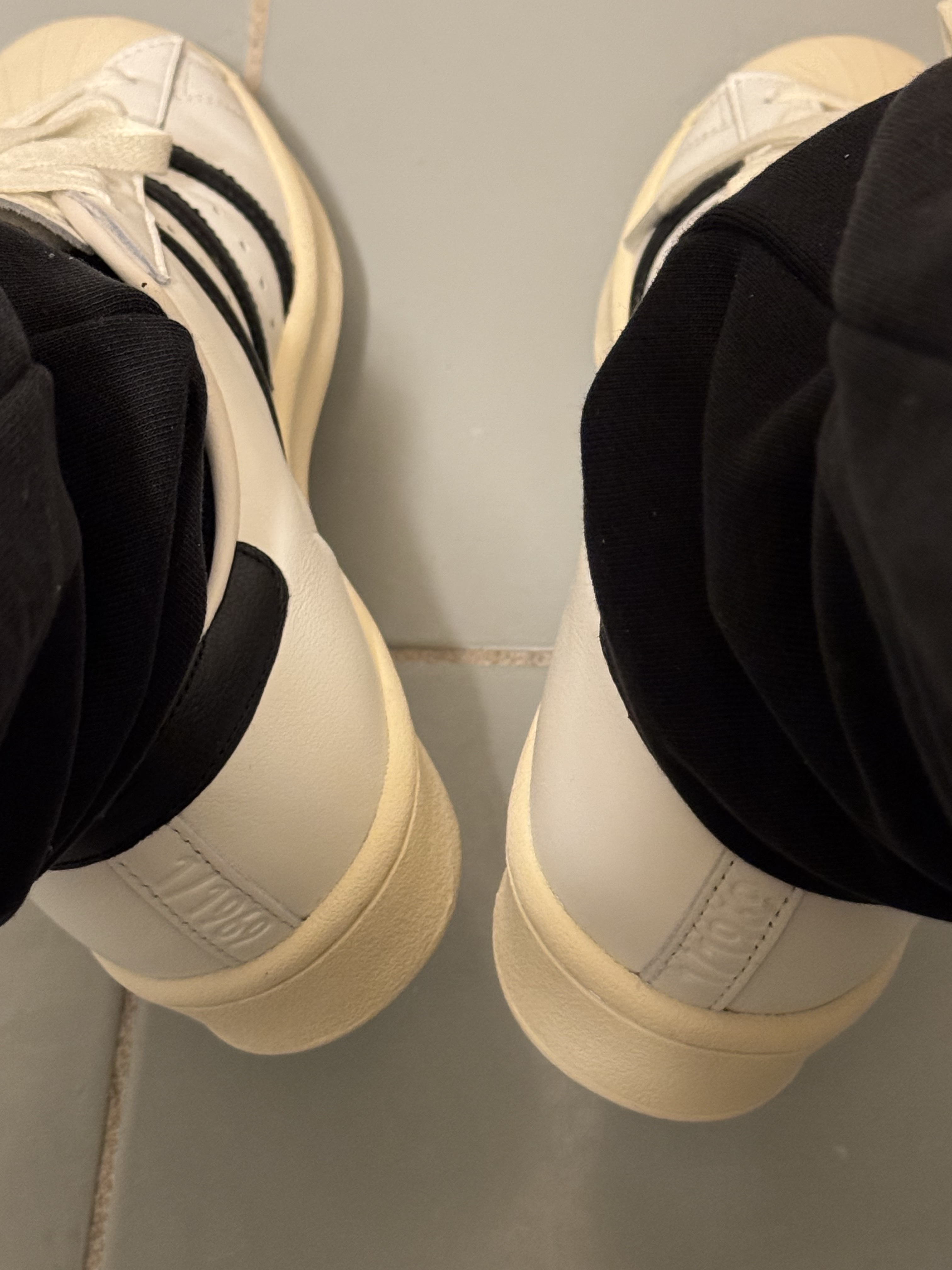 Adidas Superstar Vintage Made in Germany Core White Core Black, Adidas x Wales Bonner Nylon Samba Fox Brown Sandy Beige 착용 스타일 - 1
