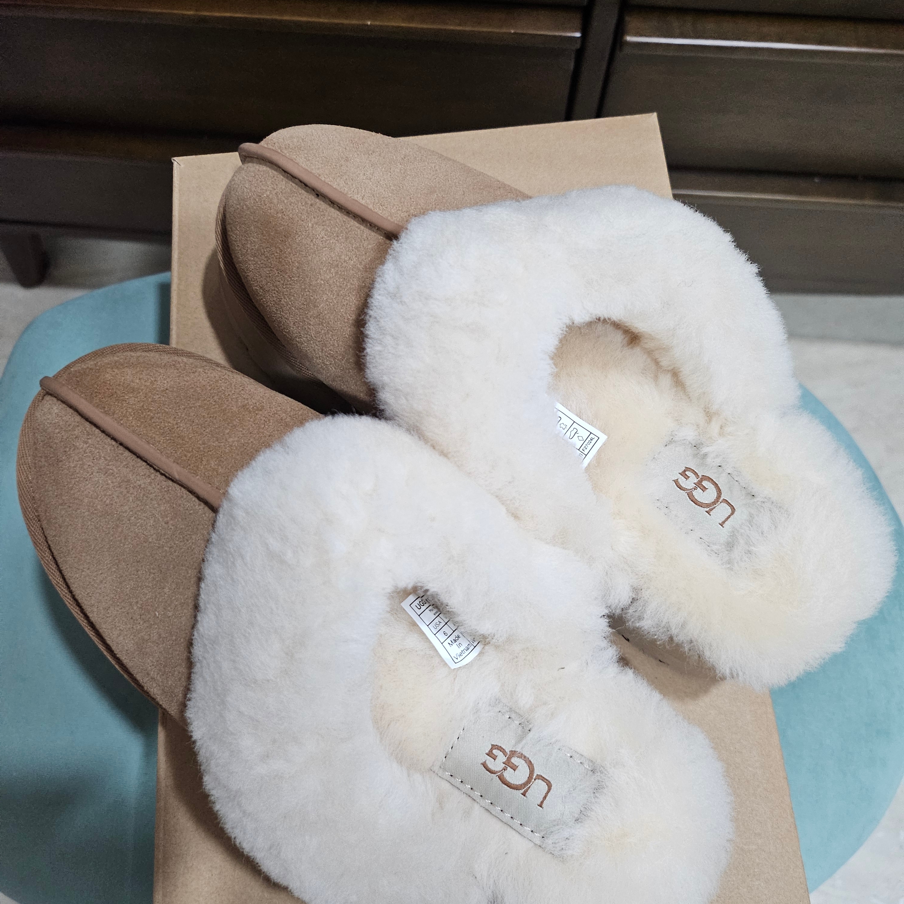 (W) UGG Disquette Slipper Chestnut 착용 스타일 - 1