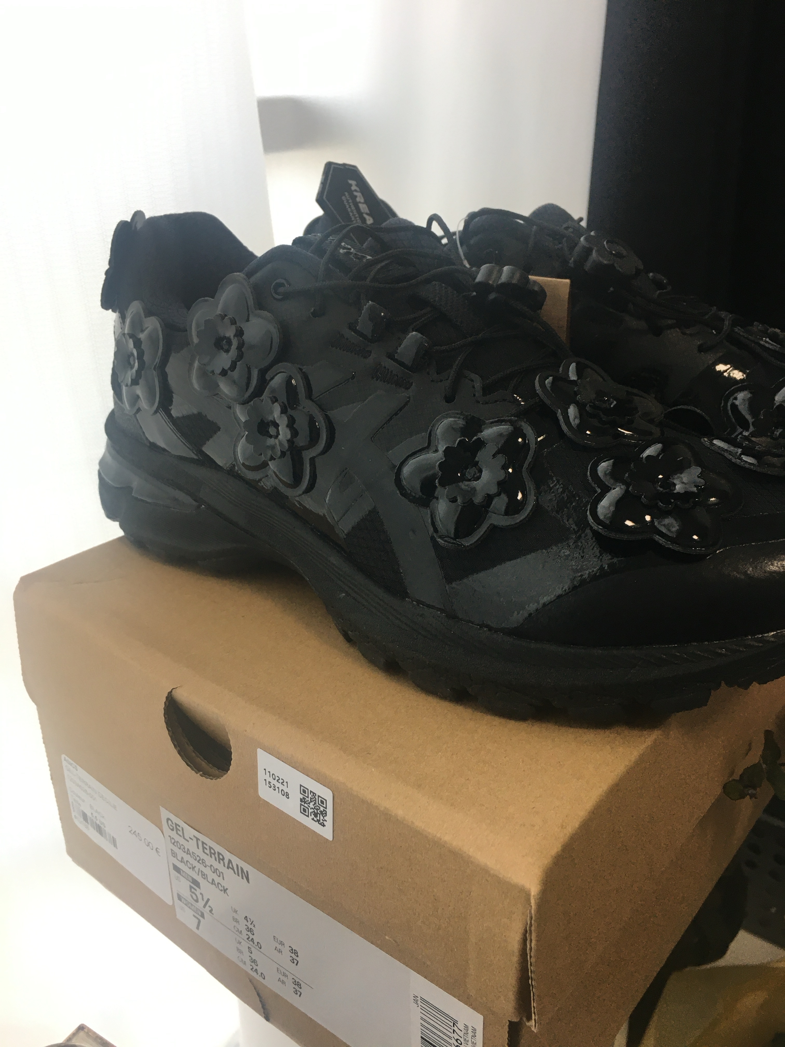 Asics x Cecilie Bahnsen Gel-Terrain Black 착용 스타일 - 4