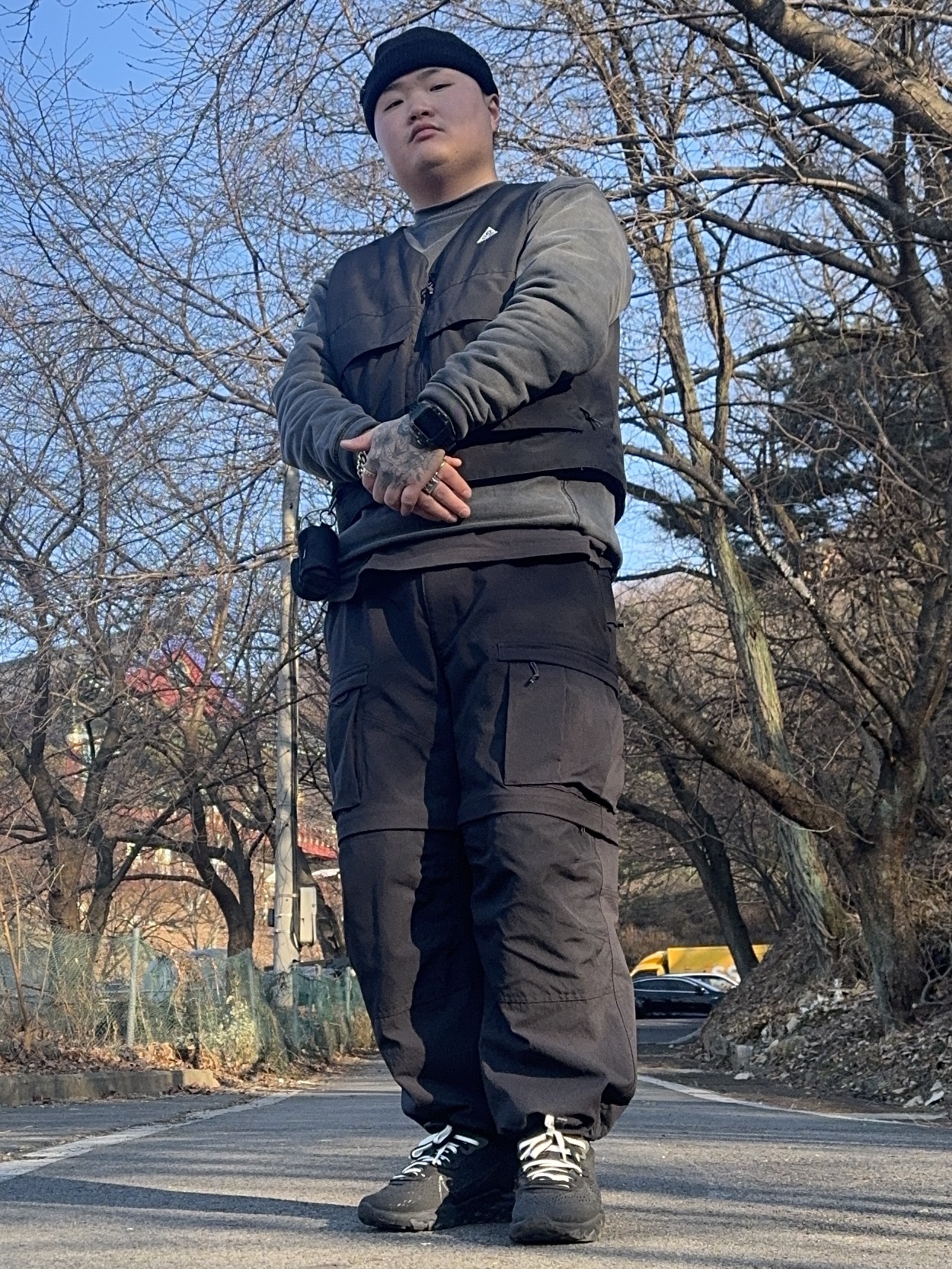 Nike ACG Smith Summit Cargo Pants Black Anthracite - Asia, Supreme x The North Face Suede Base Camp Duffle Keychain Black - 23FW 착용 스타일