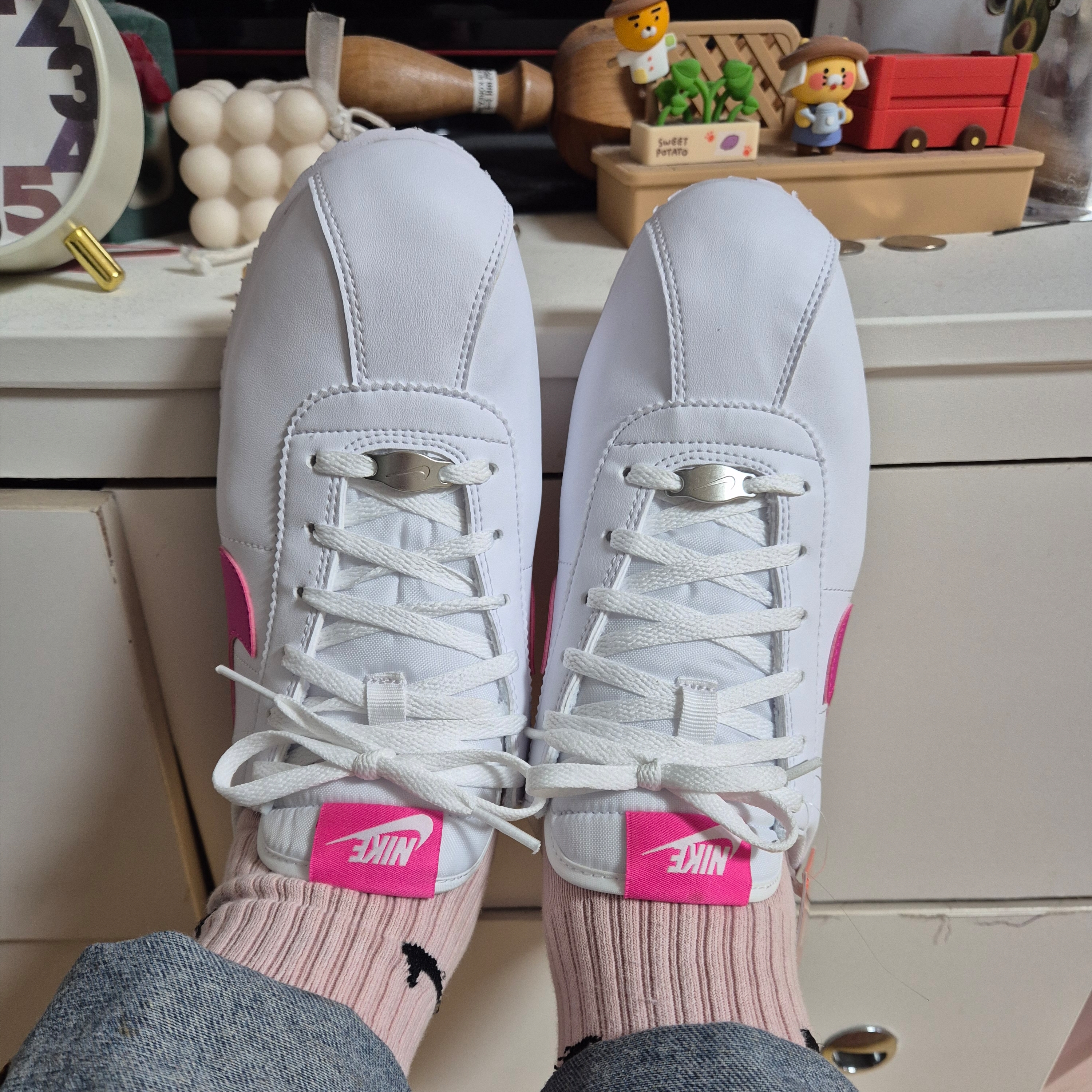 (GS) Nike Cortez White Laser Fuchsia 착용 스타일 - 2
