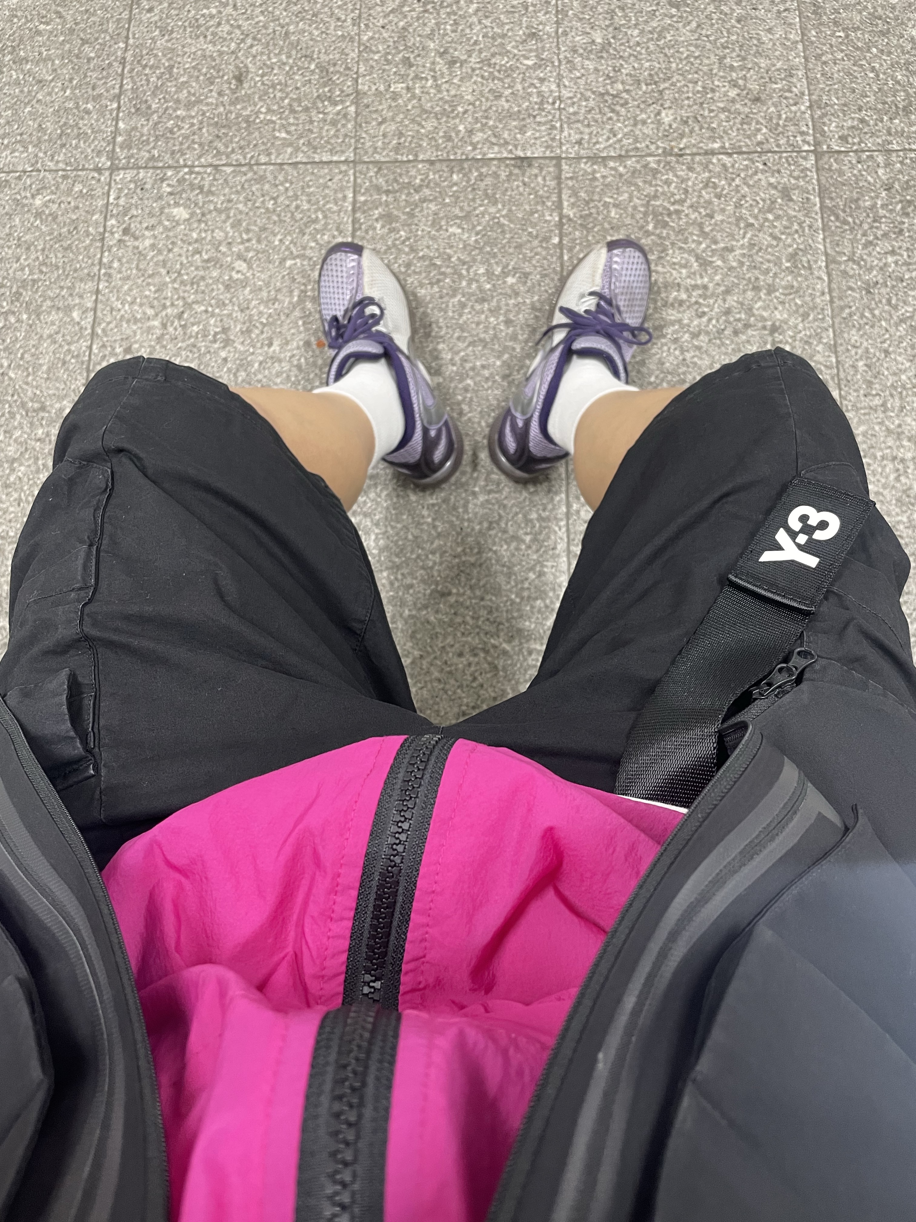 Y-3 Classic Logo Belt Black, Asics x Kiko Kostadinov Gel Sokat Infinity Purple 착용 스타일