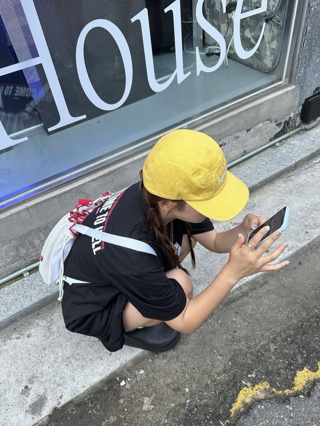 Supreme x Toy Machine Welcome To Hell T-Shirt Black - 24SS, Supreme Washed Chino Twill Camp Cap Yellow - 23SS 착용 스타일