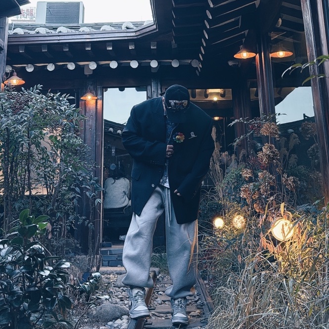Undermycar Mu.03 Anti Fxxking Logo Play Oversized Sweat Jogger Melange Gray, Jordan 1 x Dior High OG 착용 스타일