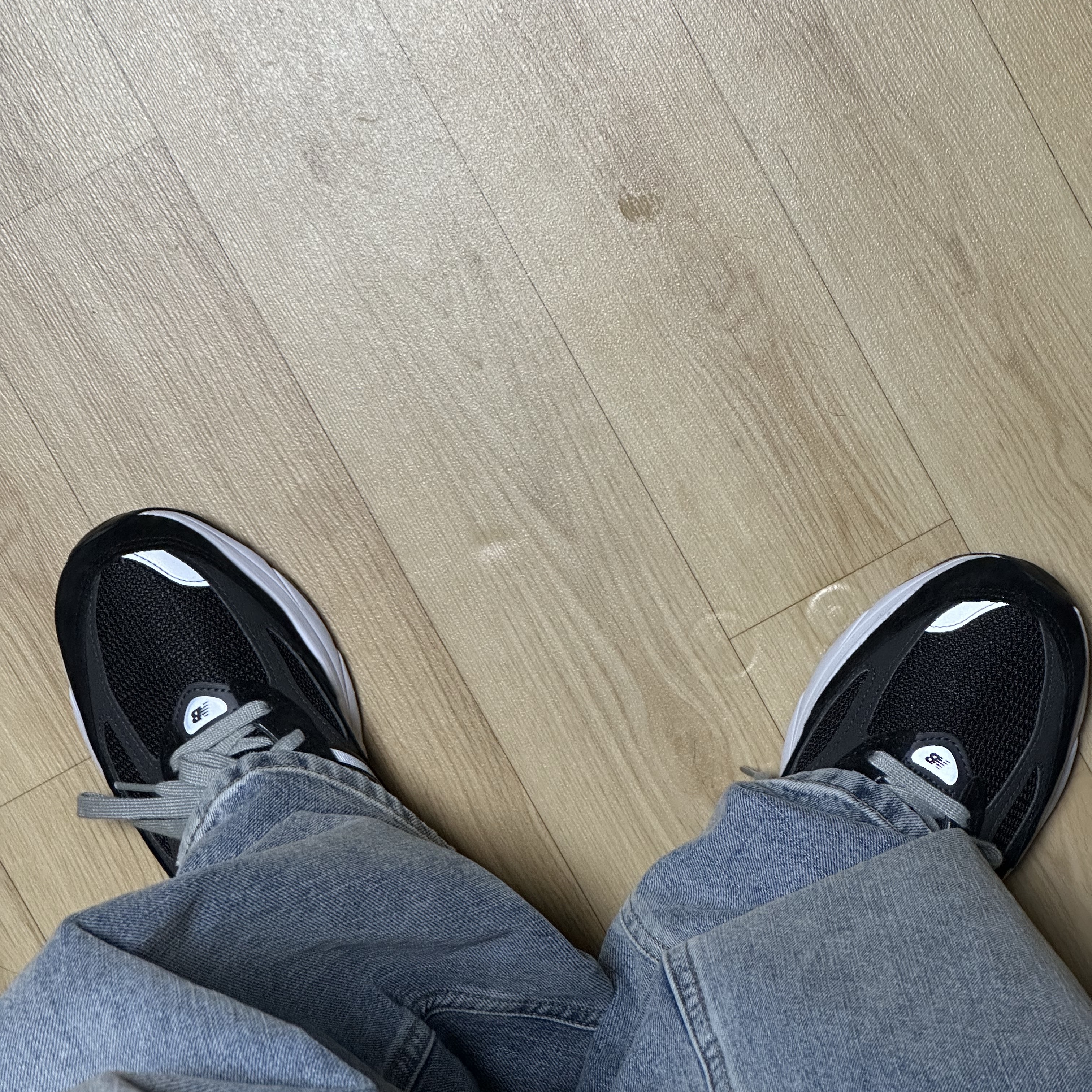 New Balance 990v6 Made in USA Black White 착용 스타일 - 1