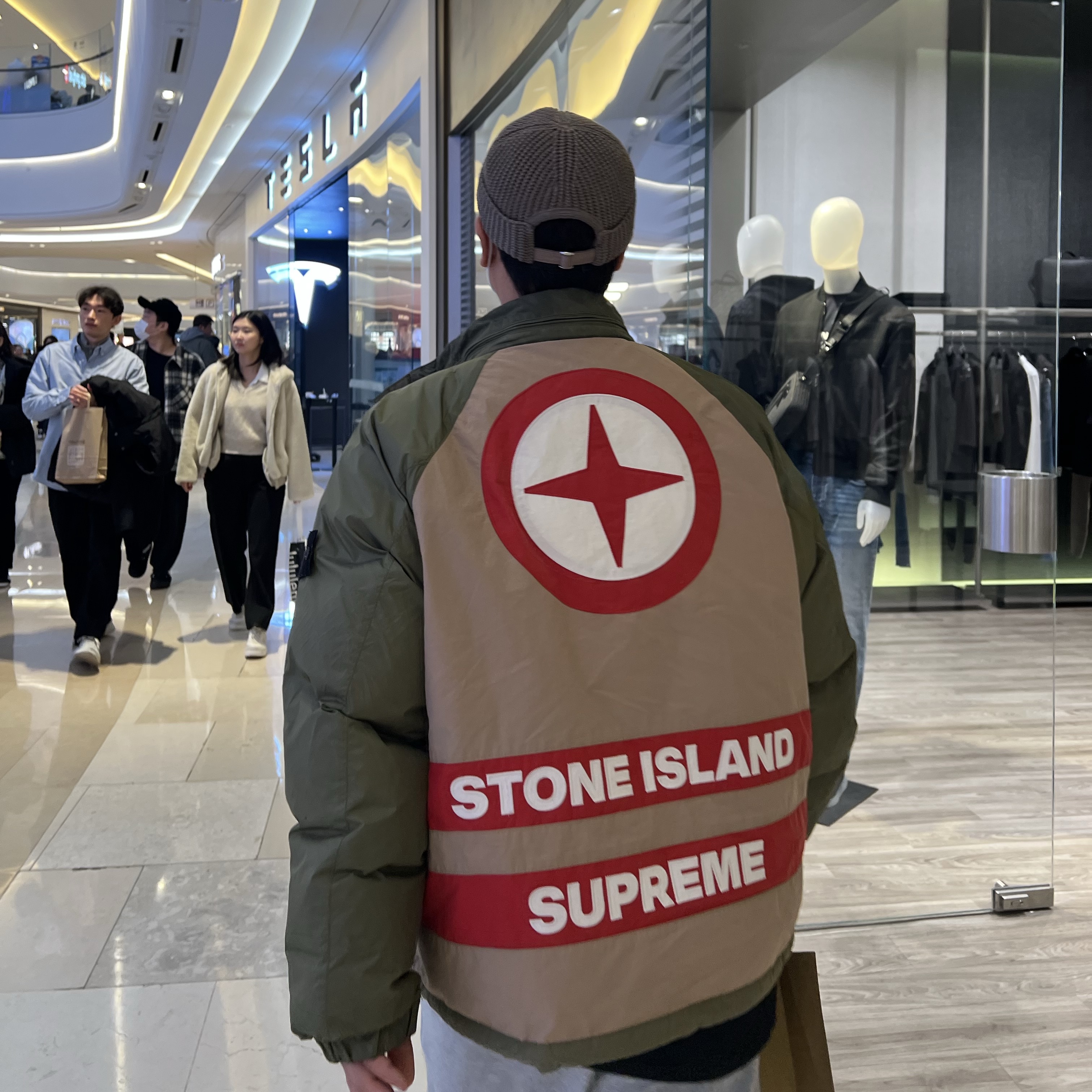Supreme x Stone Island Reversible Down Puffer Jacket Olive - 23FW 착용 스타일