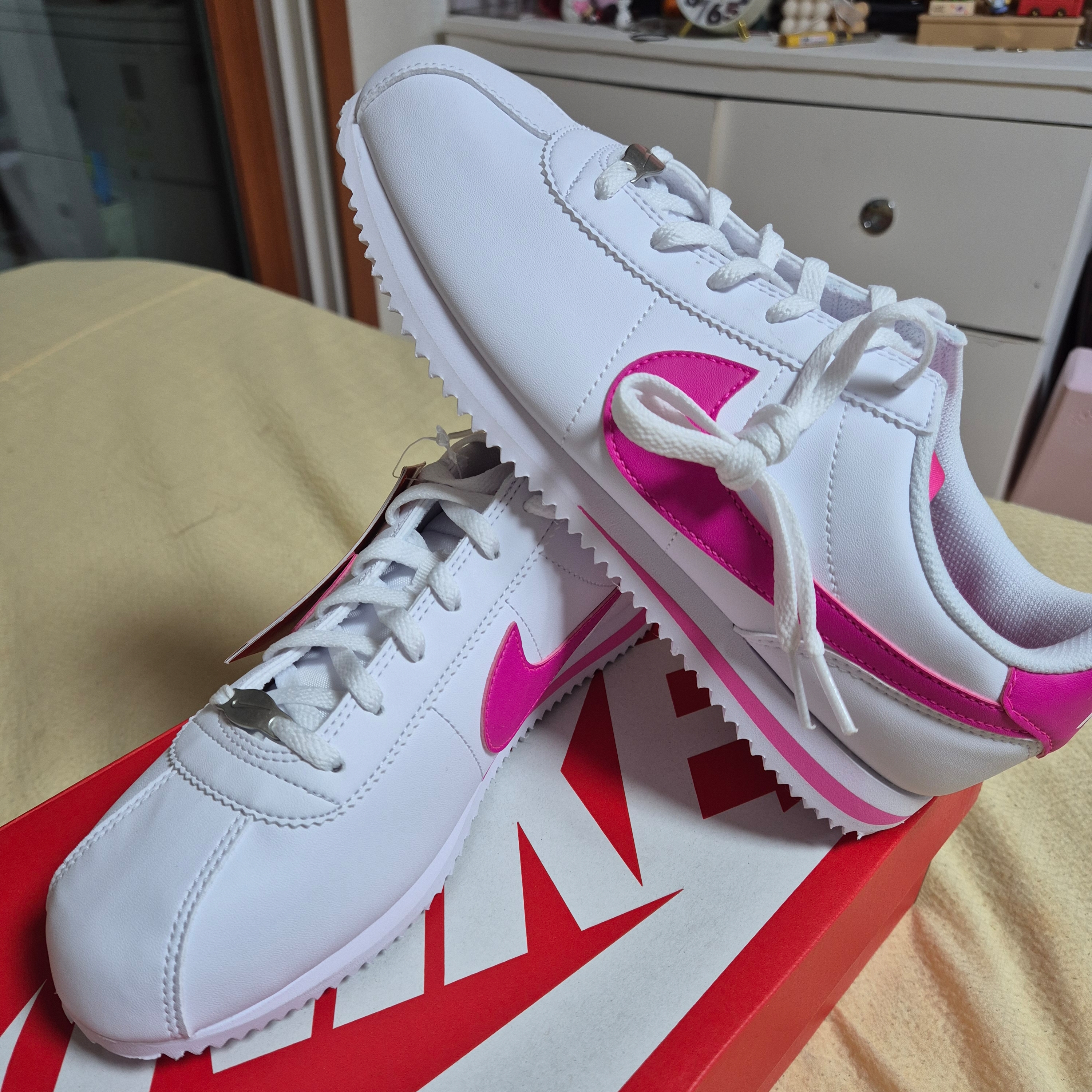(GS) Nike Cortez White Laser Fuchsia 착용 스타일 - 3