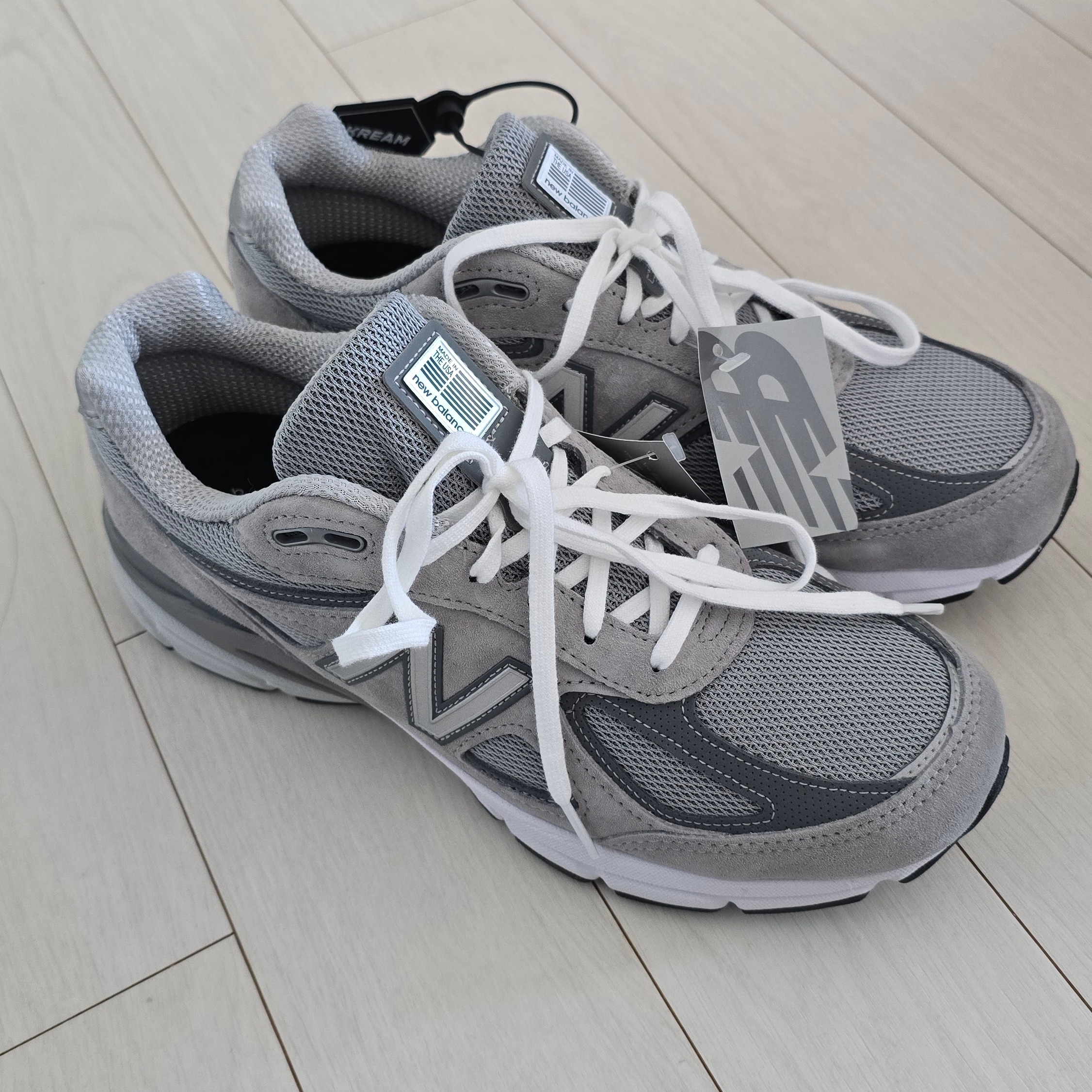 New Balance 990v4 Made in USA Grey Silver 착용 스타일