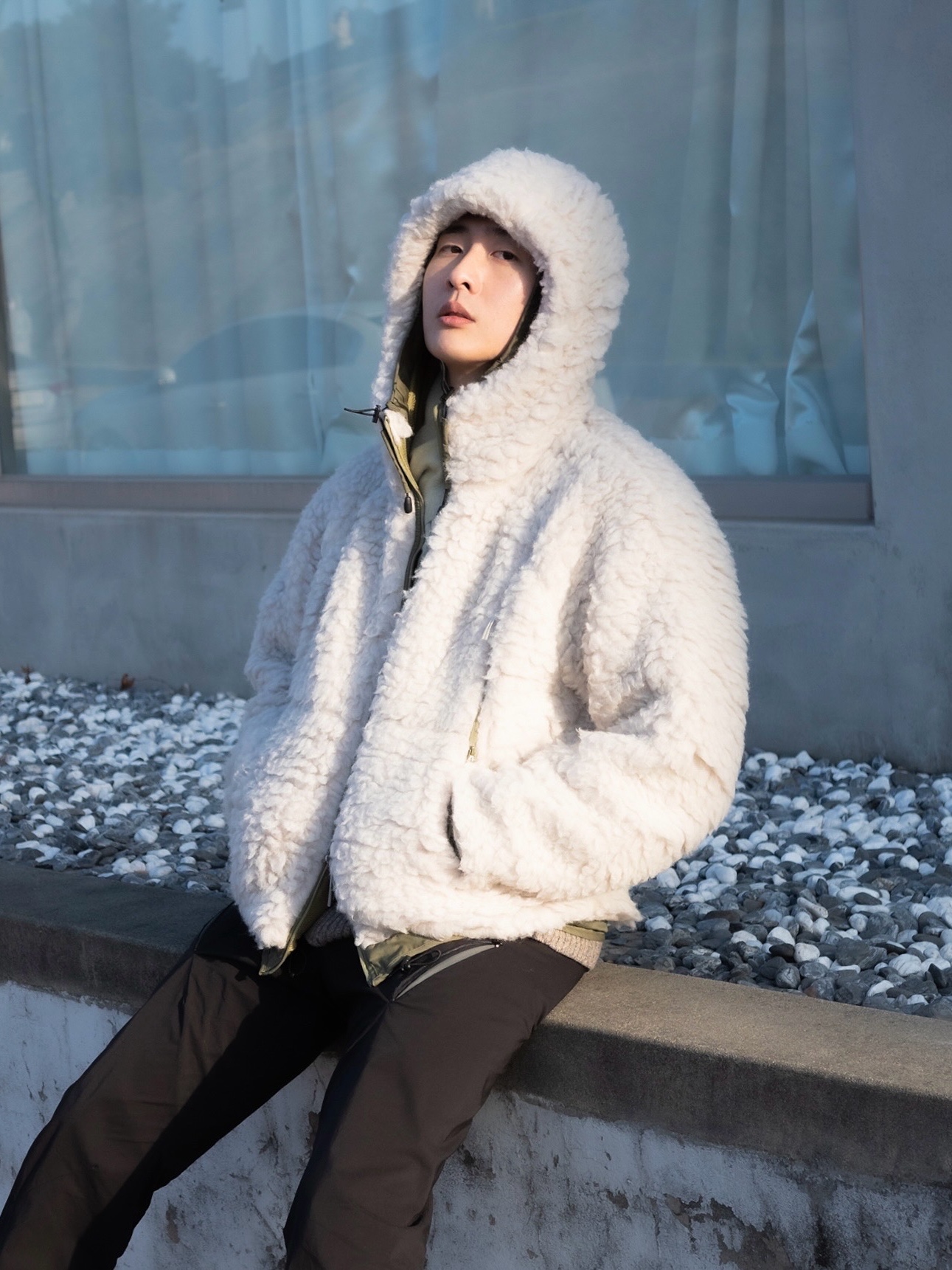 Roa Hiking Heavy Furry Jacket Silver Sage, Salomon x Comme des Garcons Pulsar Platform Black 착용 스타일 - 2