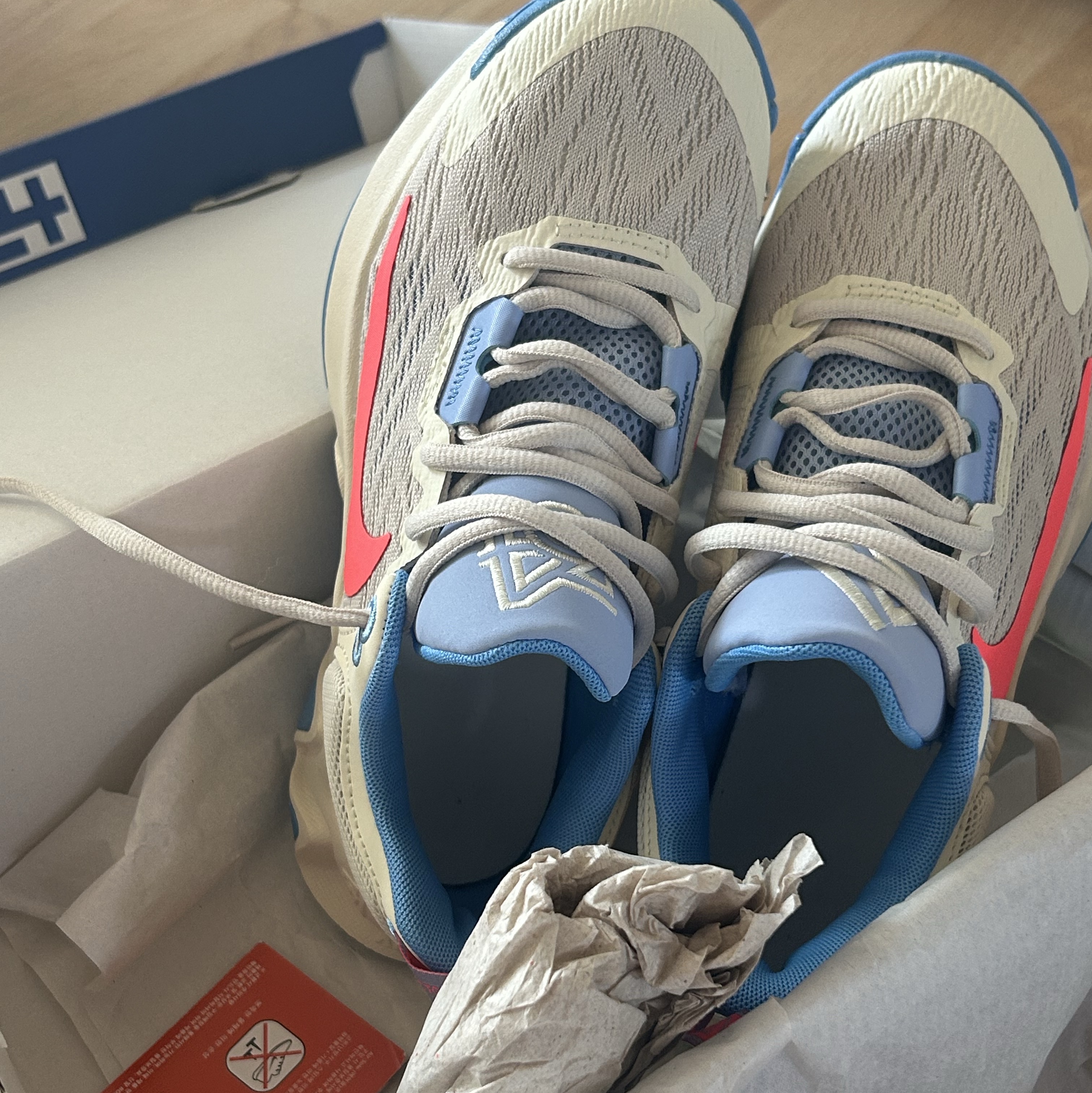 Nike Giannis Immortality 2 EP Coconut Milk Hot Punch 착용 스타일 - 1