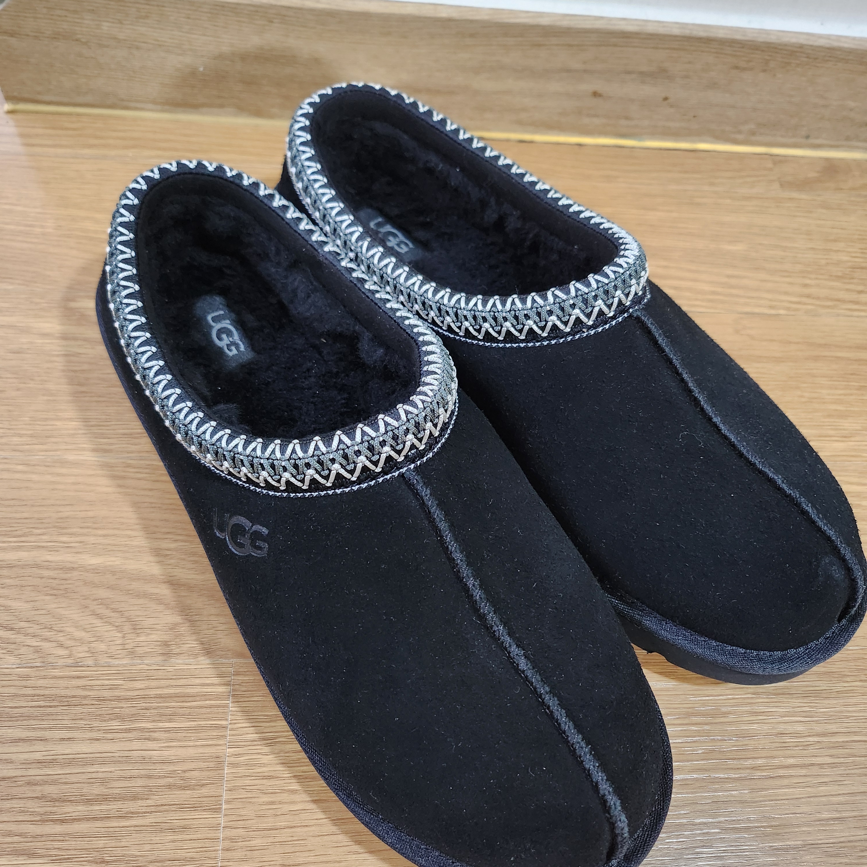 UGG Tasman Black 착용 스타일
