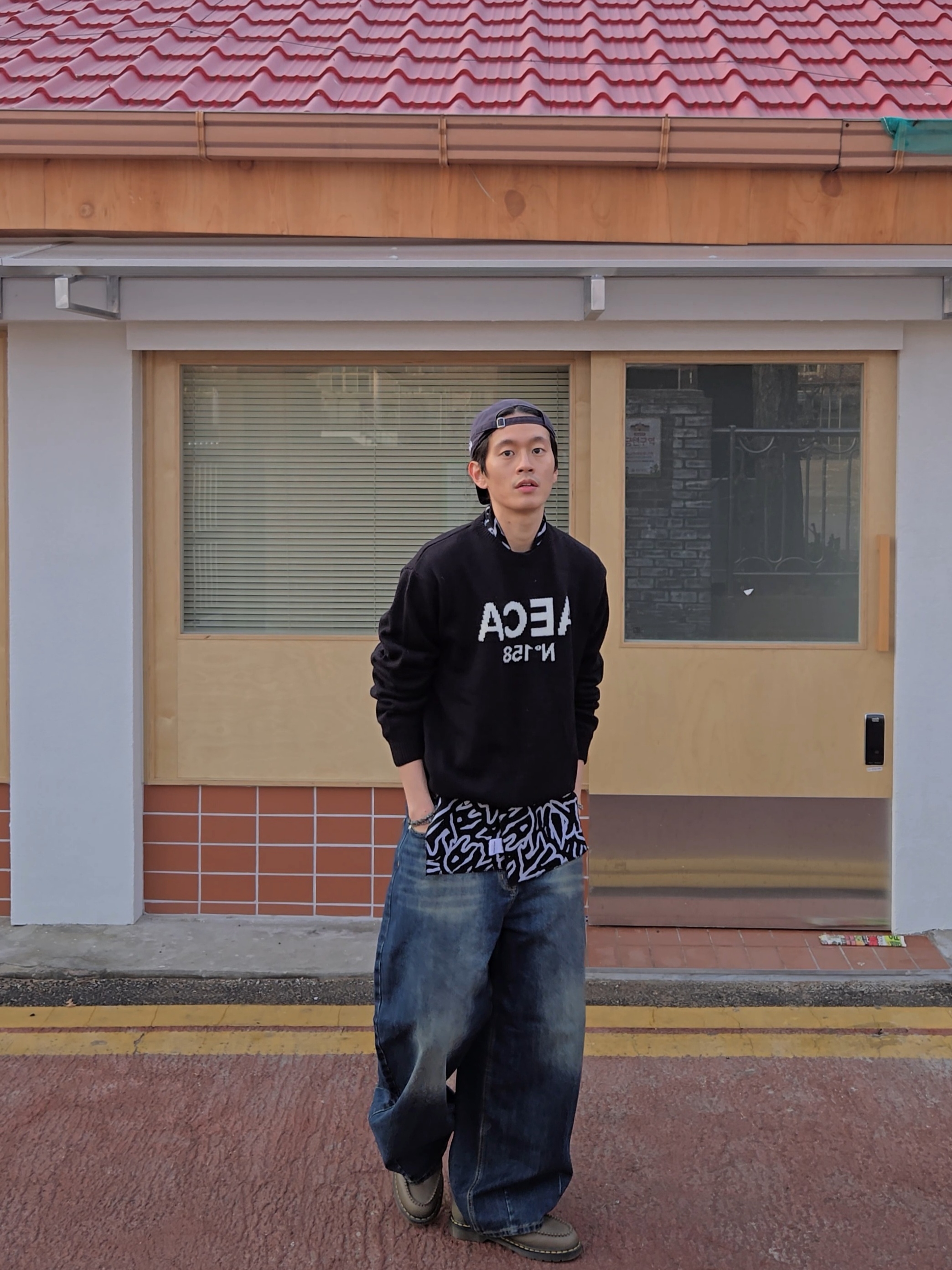 New Era x MoMA New York Yankees Cap Navy 착용 스타일
