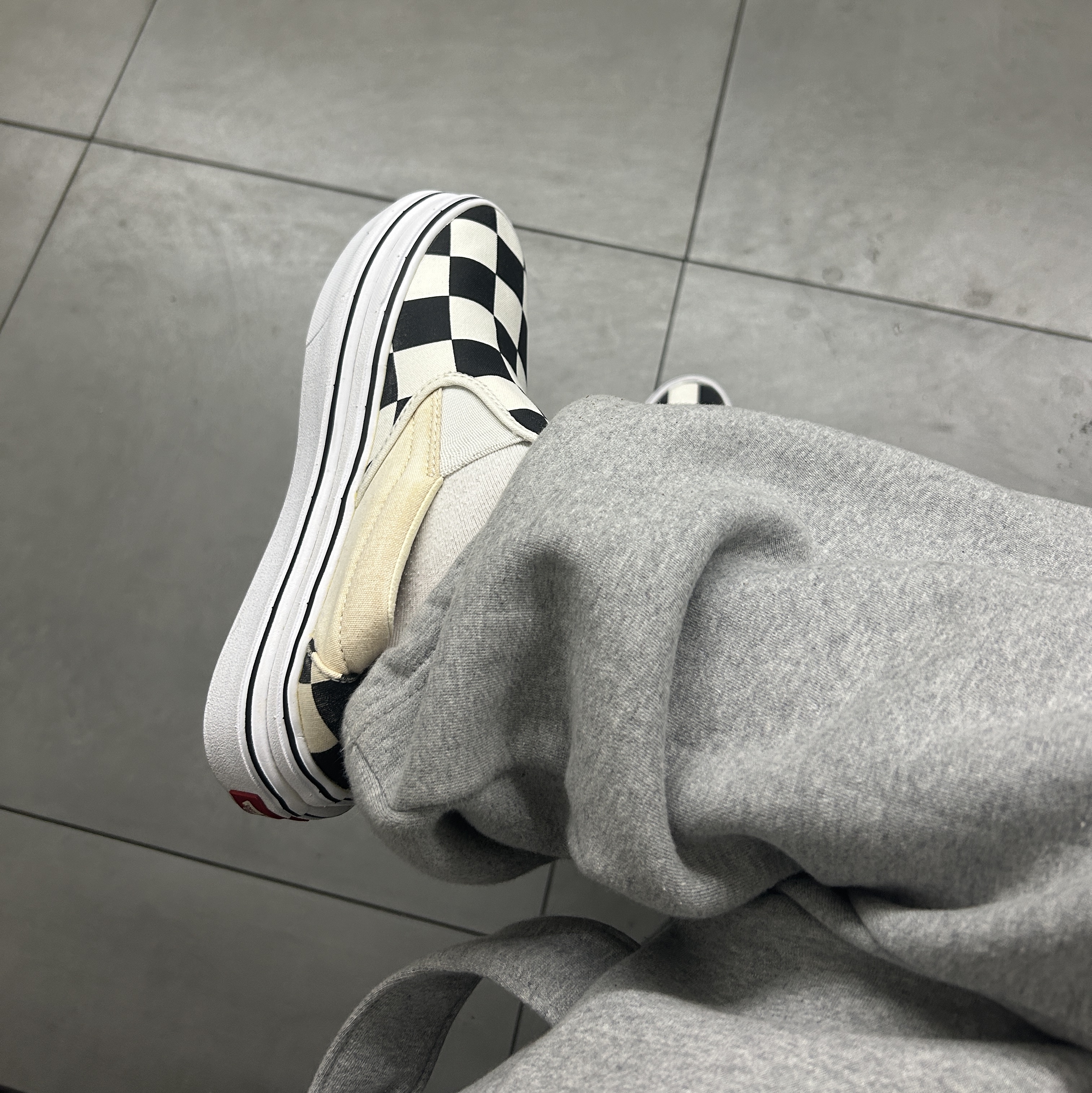 Vans Super ComfyCush Slip-On Big Classics Checker 착용 스타일