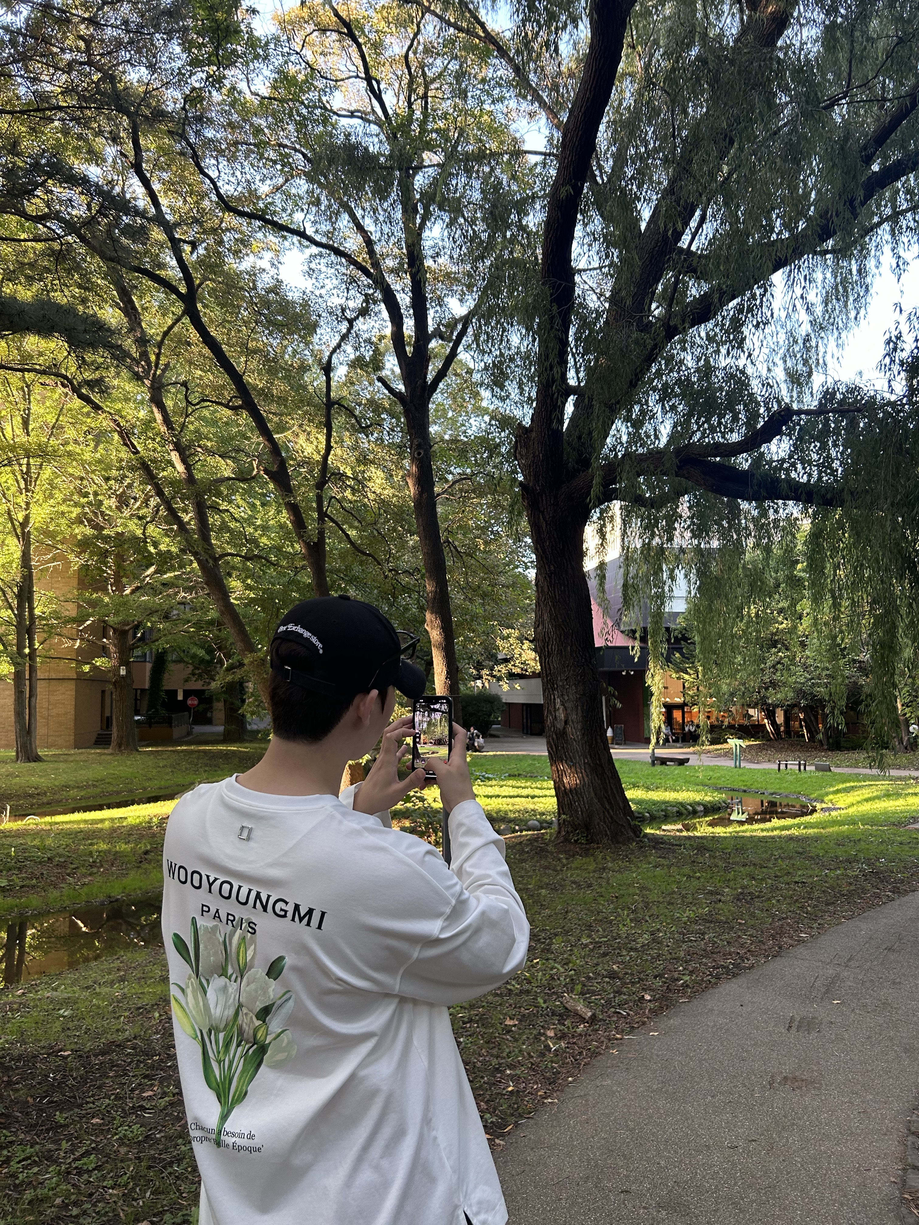Wooyoungmi Flower Print Long Sleeve Back Logo T-Shirt White - 22SS 착용 스타일