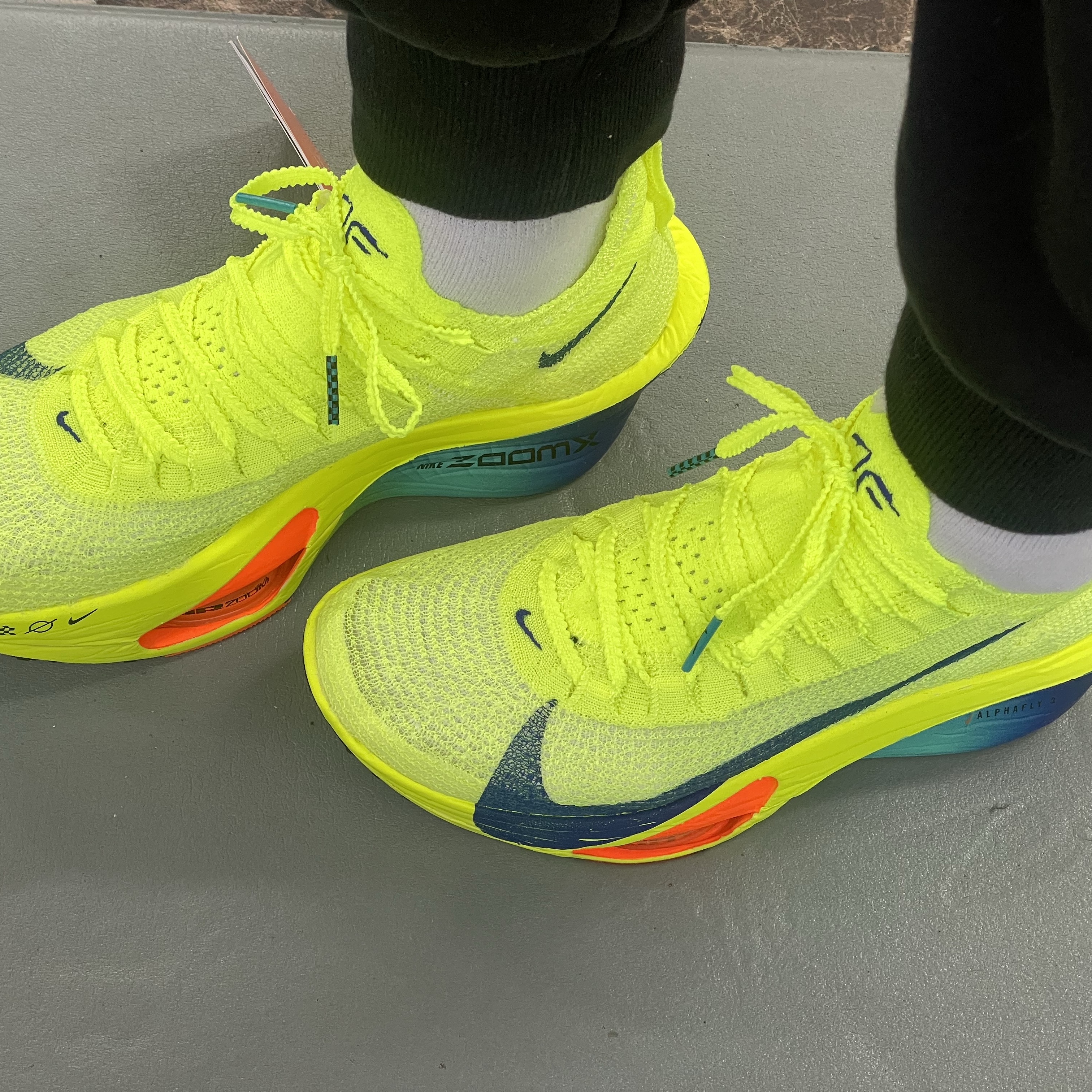(W) Nike Air Zoom Alphafly Next% 3 Volt 착용 스타일 - 2