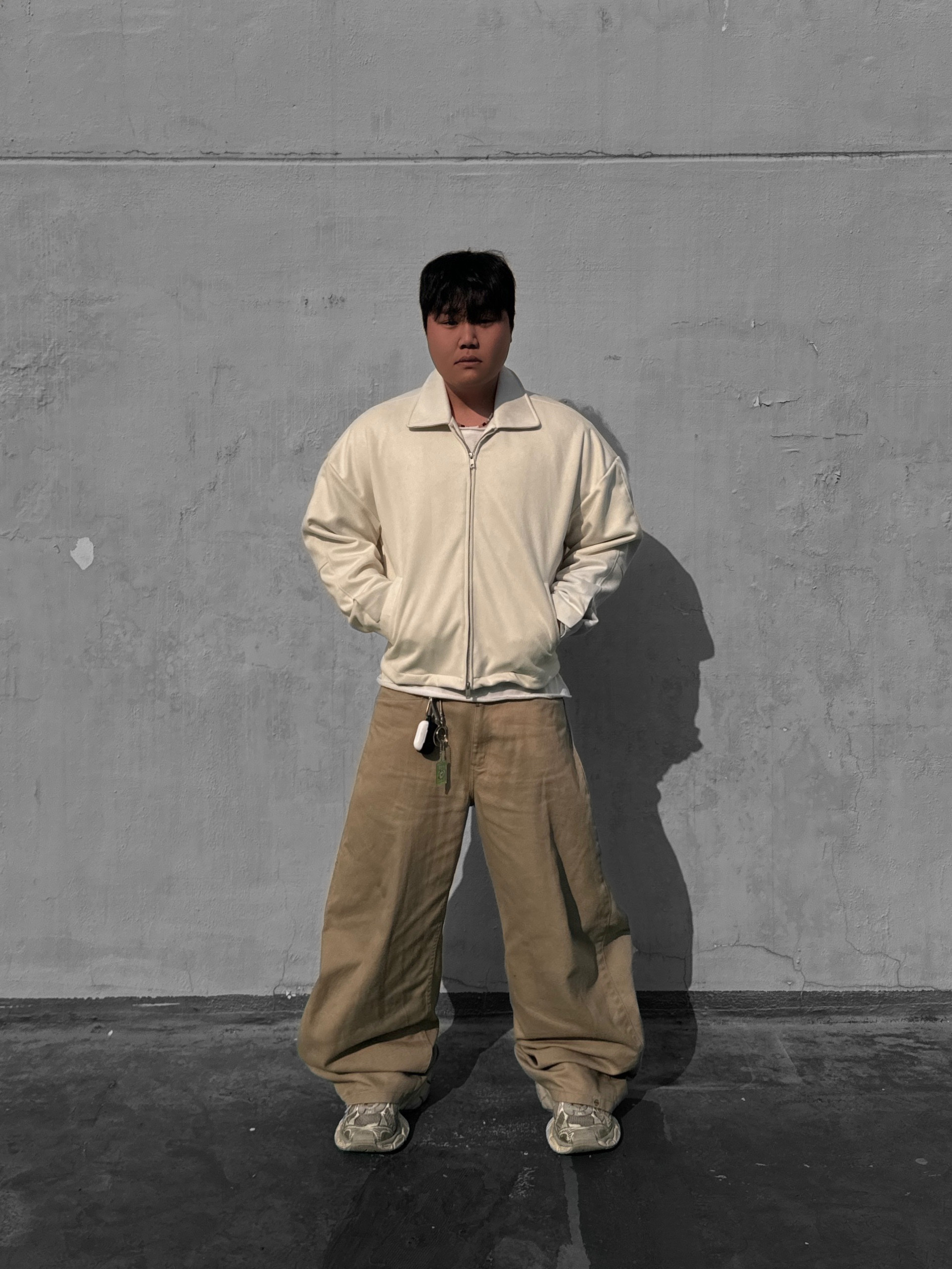 Balenciaga 3XL Sneakers Light Beige 착용 스타일 - 4