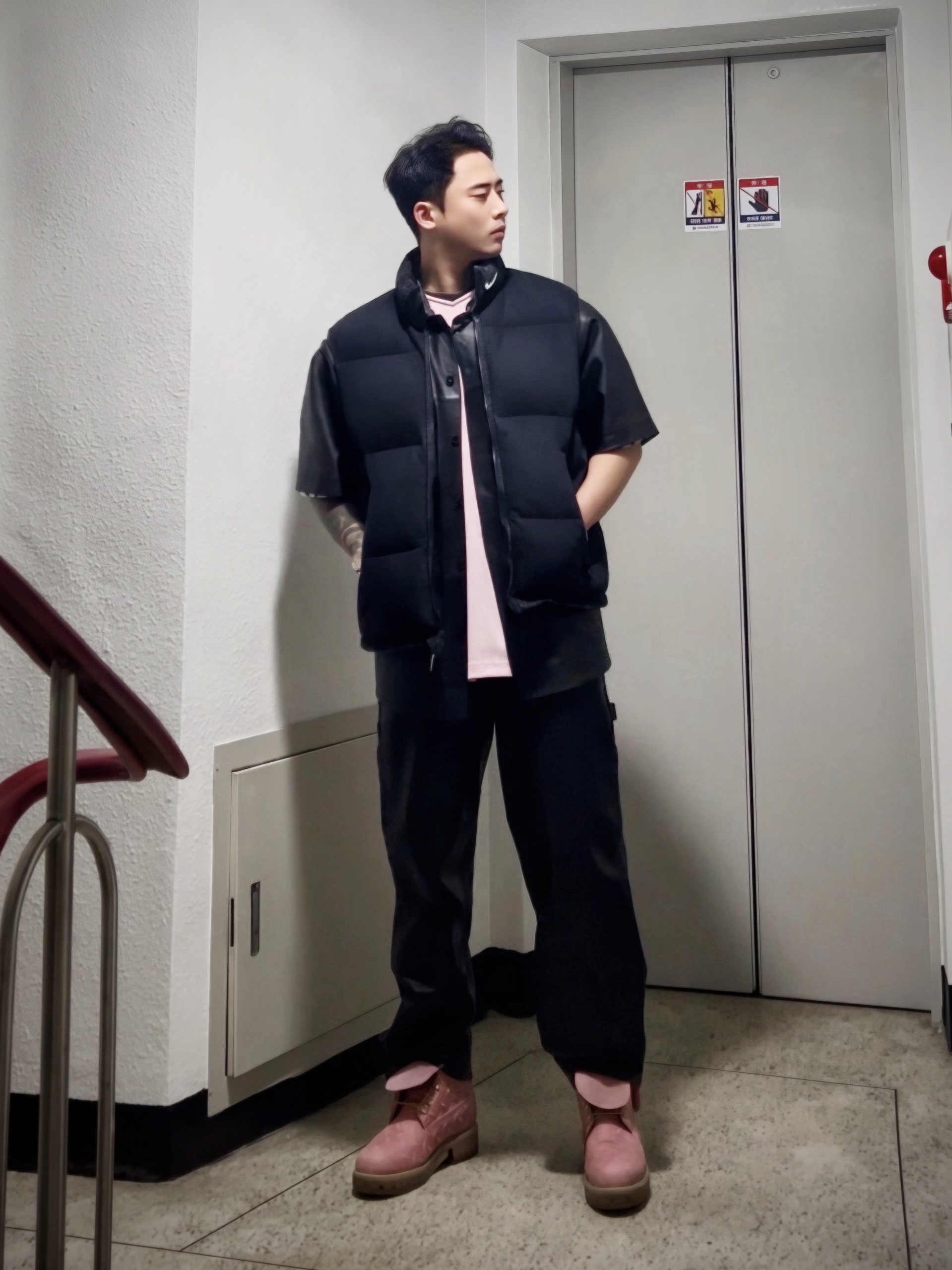 Supreme x Nike Denim Puffer Vest Black - 24SS, Supreme Leather S/S Work Shirt Black - 23FW 착용 스타일 - 2