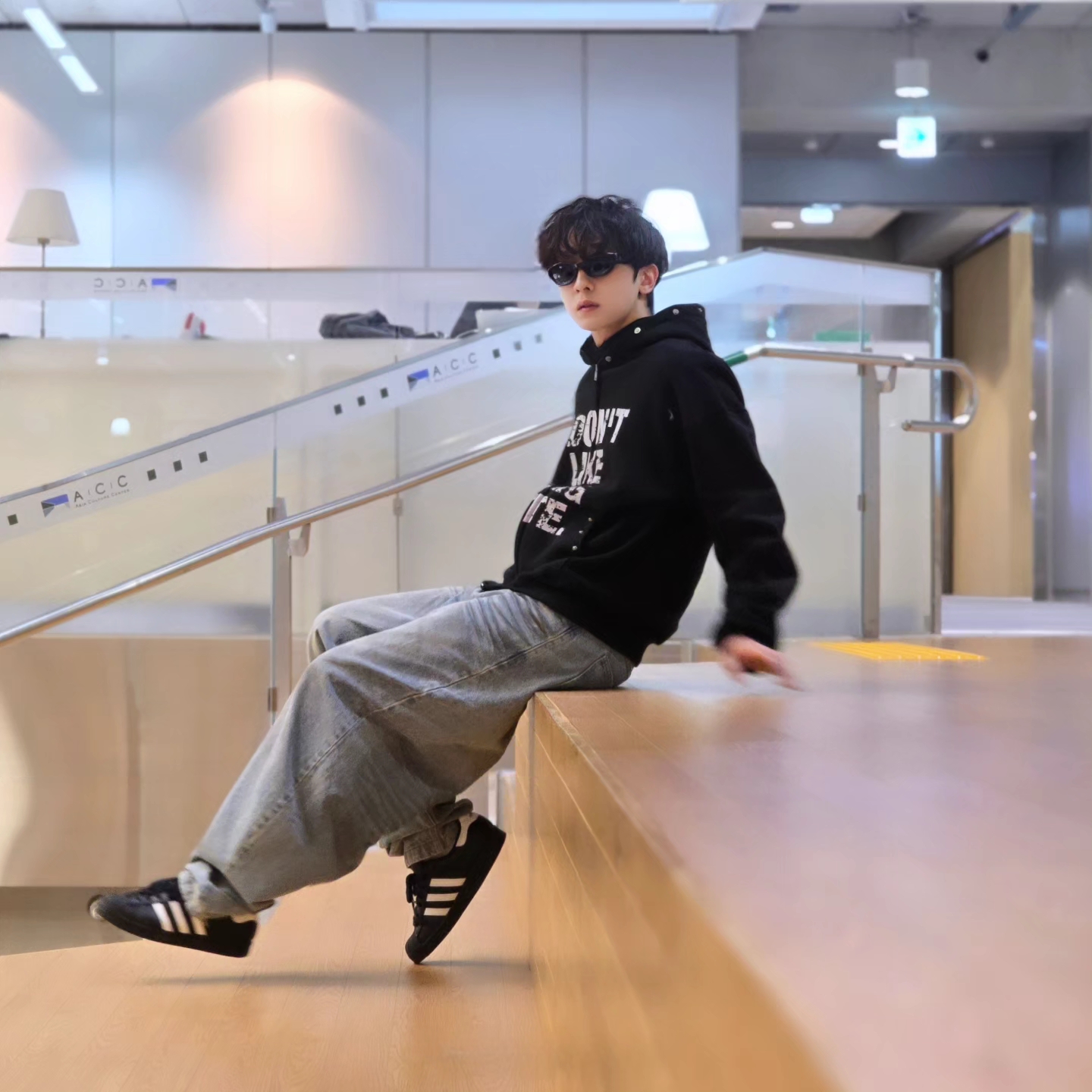 Adidas Superstar Core Black White 착용 스타일 - 4