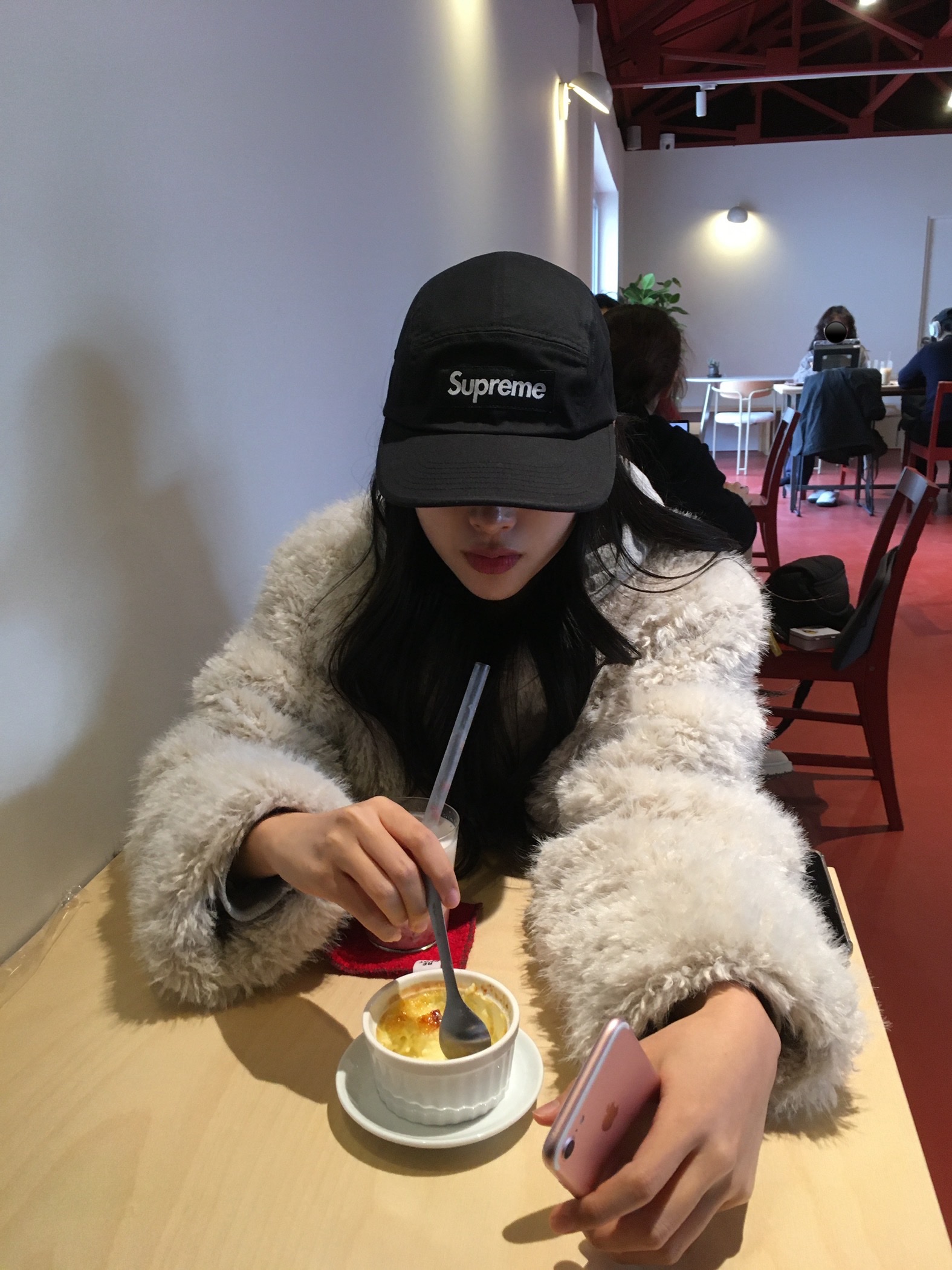 Supreme Washed Chino Twill Camp Cap Black 착용 스타일 - 1