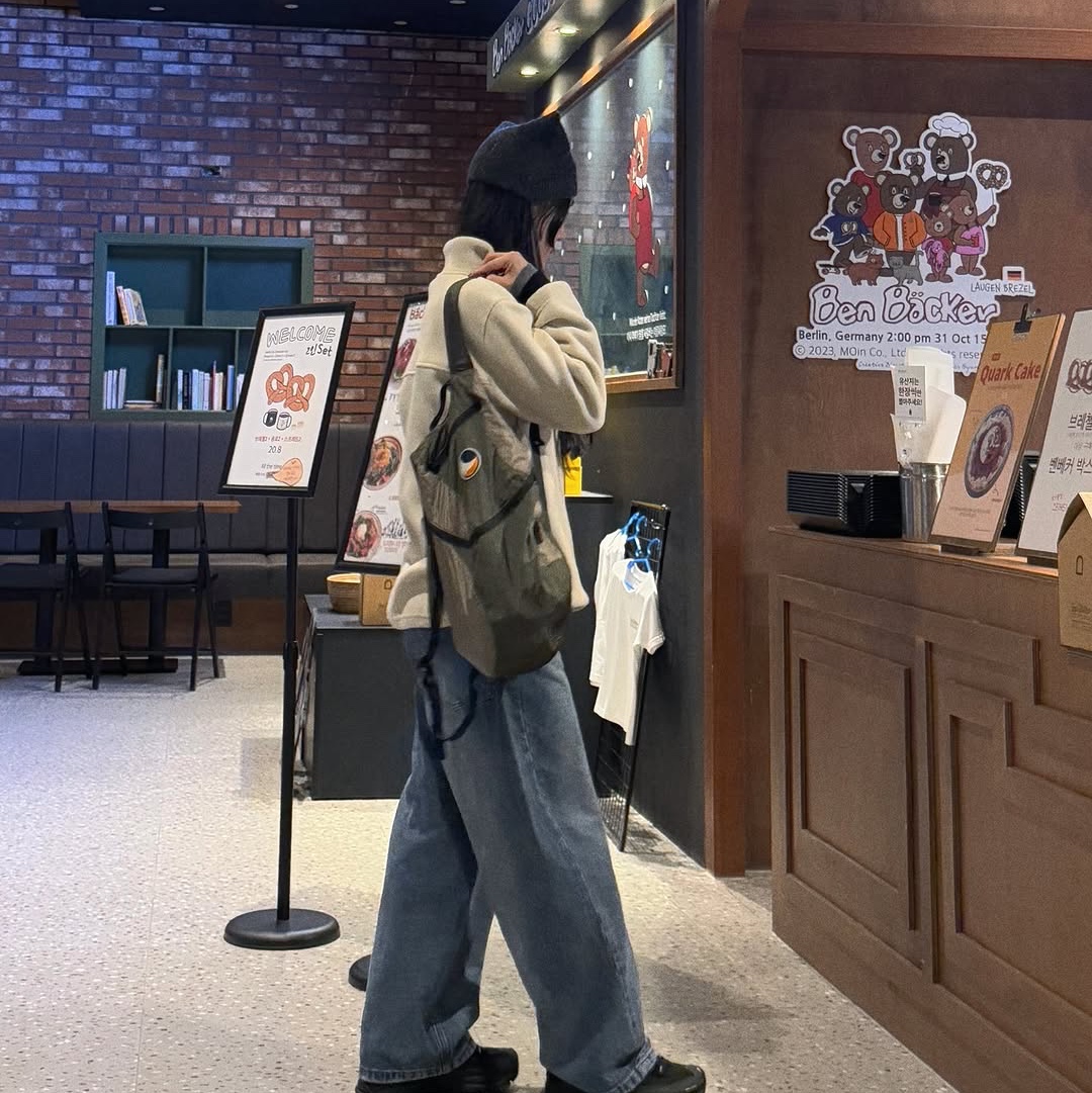 Ticket To The Moon Mini Backpack 15L Army Green Khaki 착용 스타일 - 2