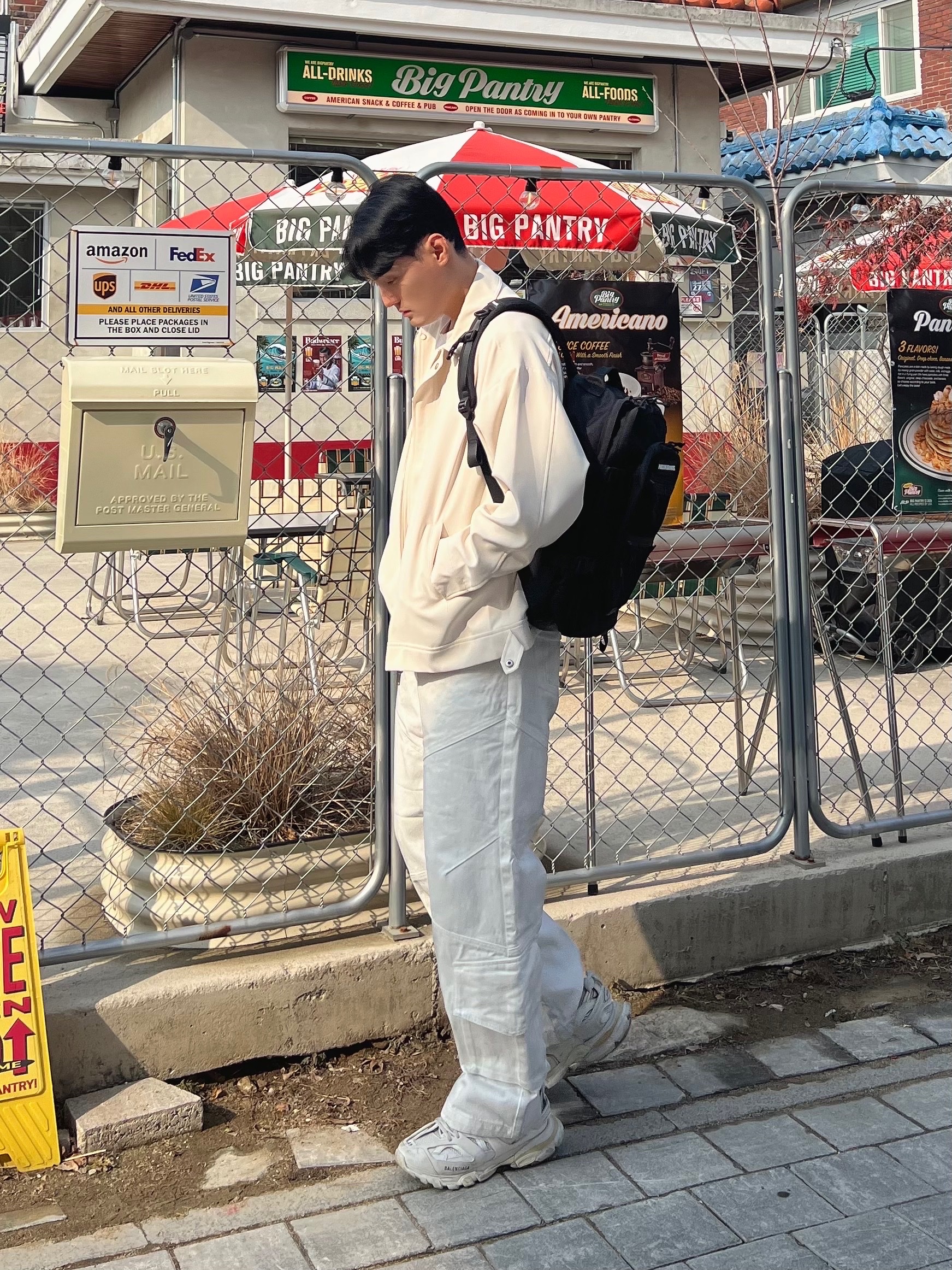 Balenciaga Track Sneakers White 착용 스타일 - 2