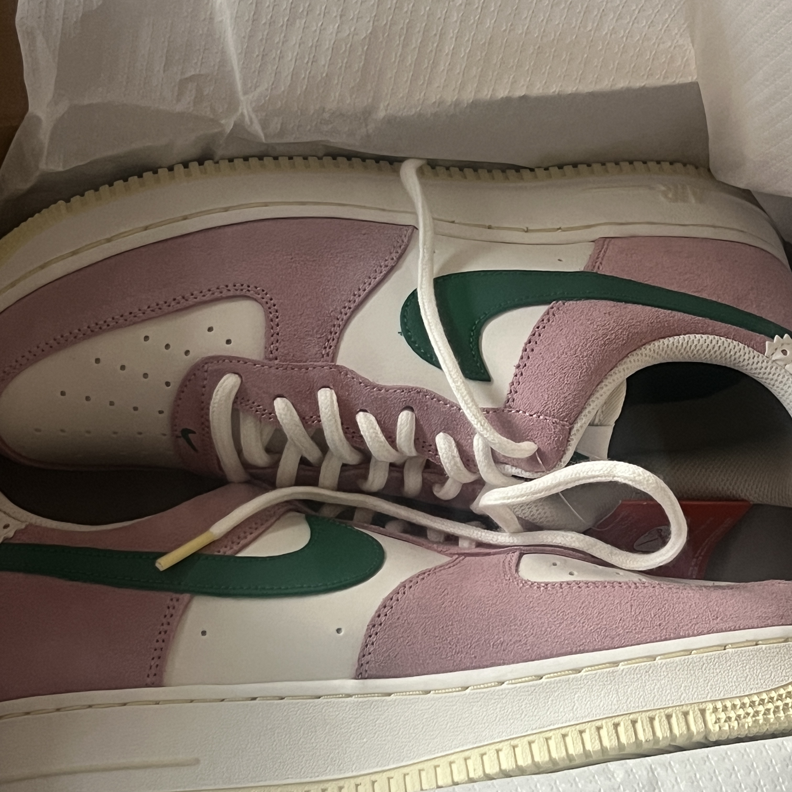 Nike Air Force 1 '07 Sail Medium Soft Pink 착용 스타일