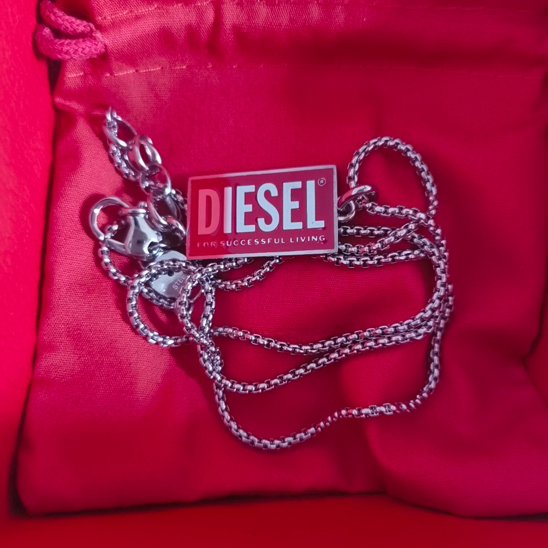 Diesel Dx1368 Stainless Steel Logo Dog Tag Necklace Red 착용 스타일