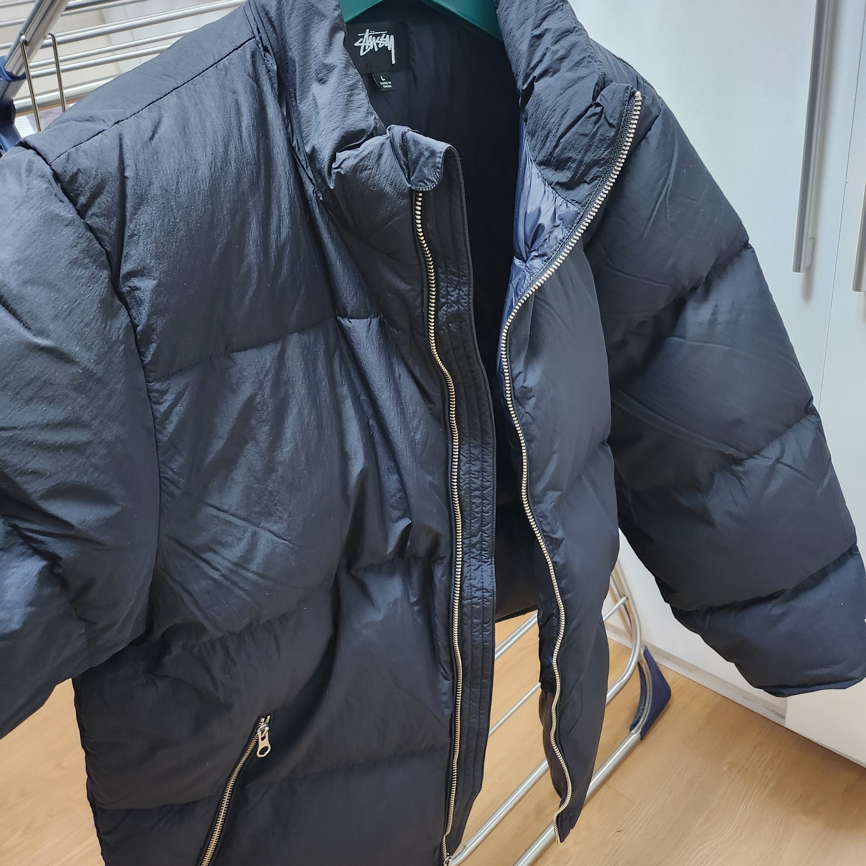 Stussy Down Puffer Nylon Black 착용 스타일