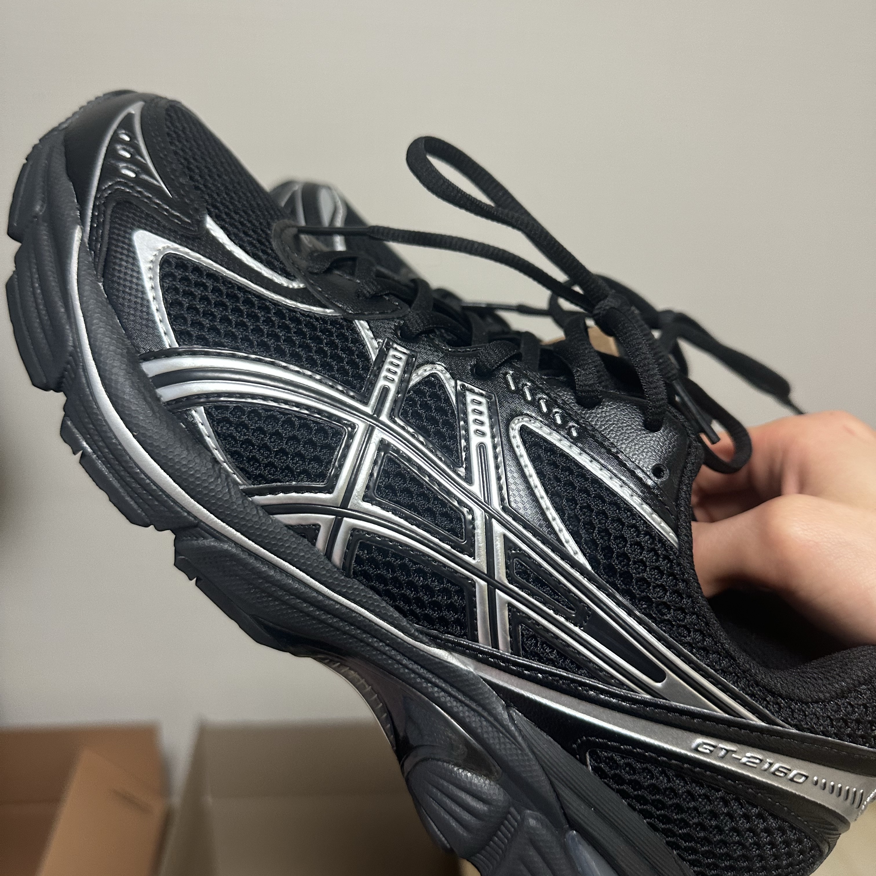 Asics GT-2160 Black Pure Silver 착용 스타일