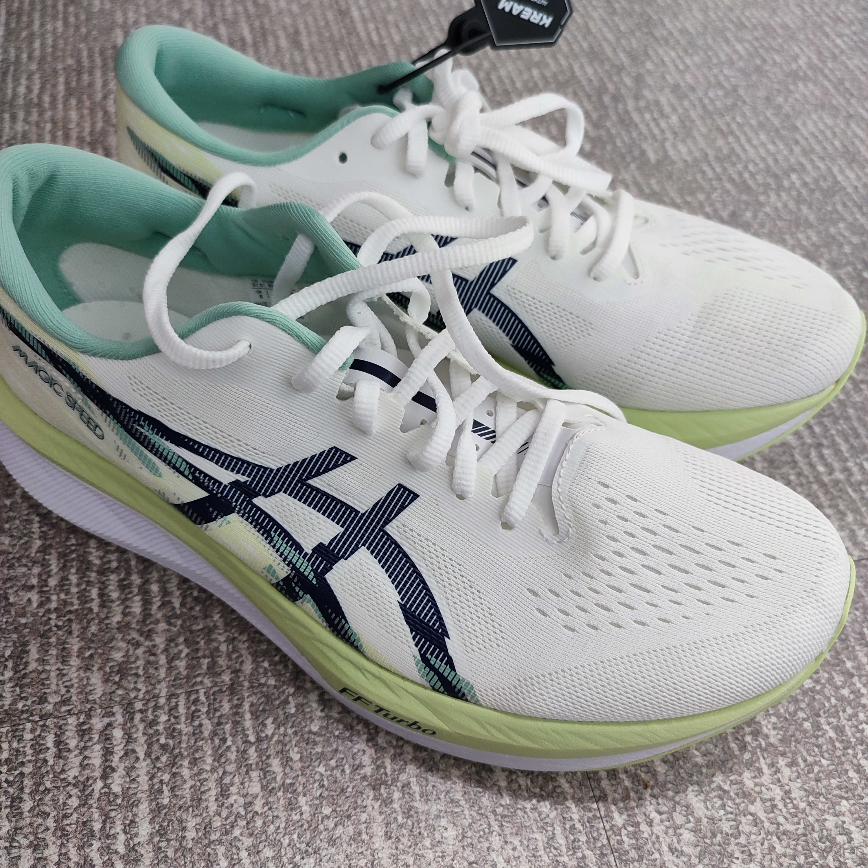 Asics Magic Speed 4 White Blue Expanse 착용 스타일 - 1