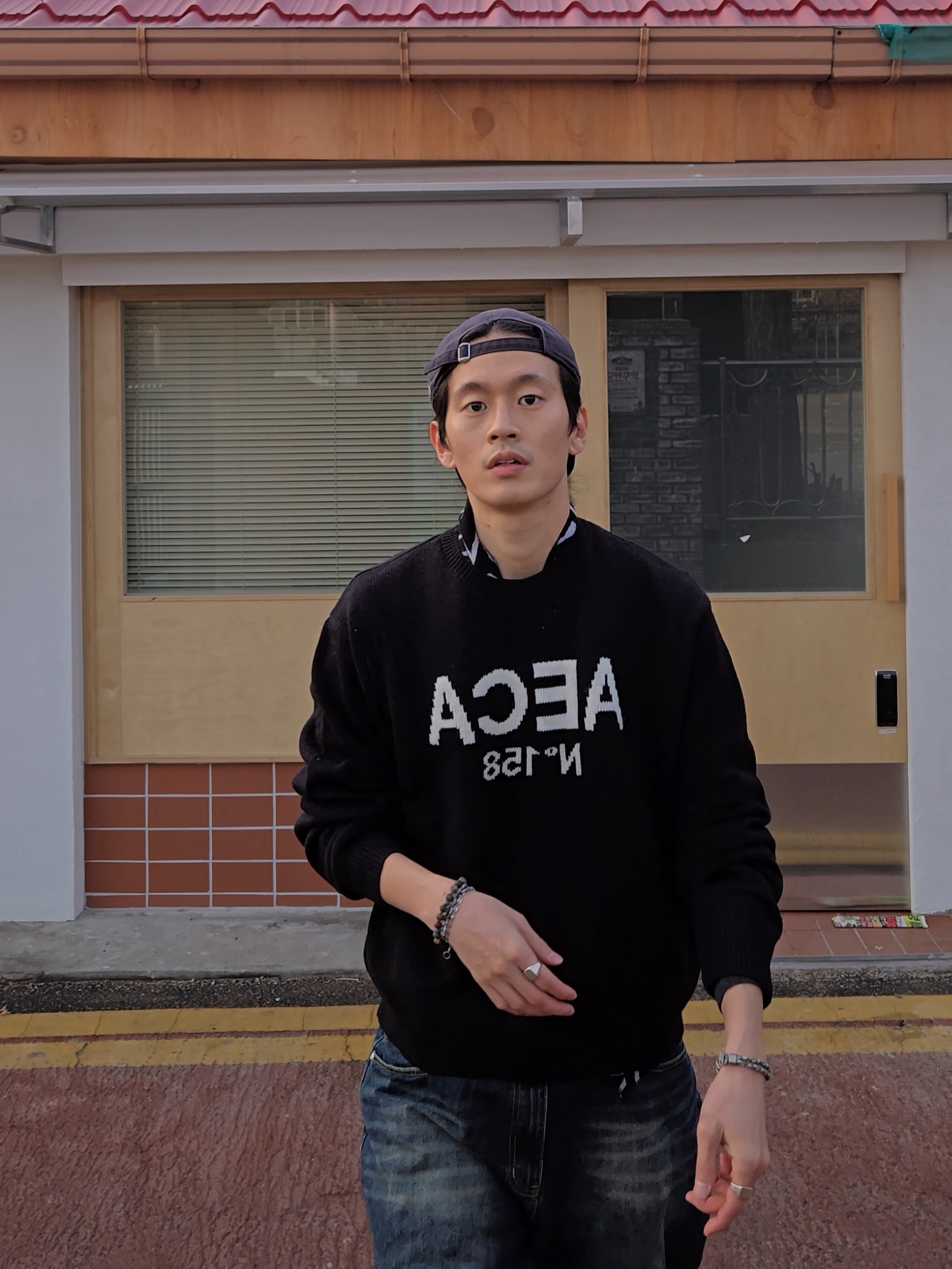 New Era x MoMA New York Yankees Cap Navy 착용 스타일