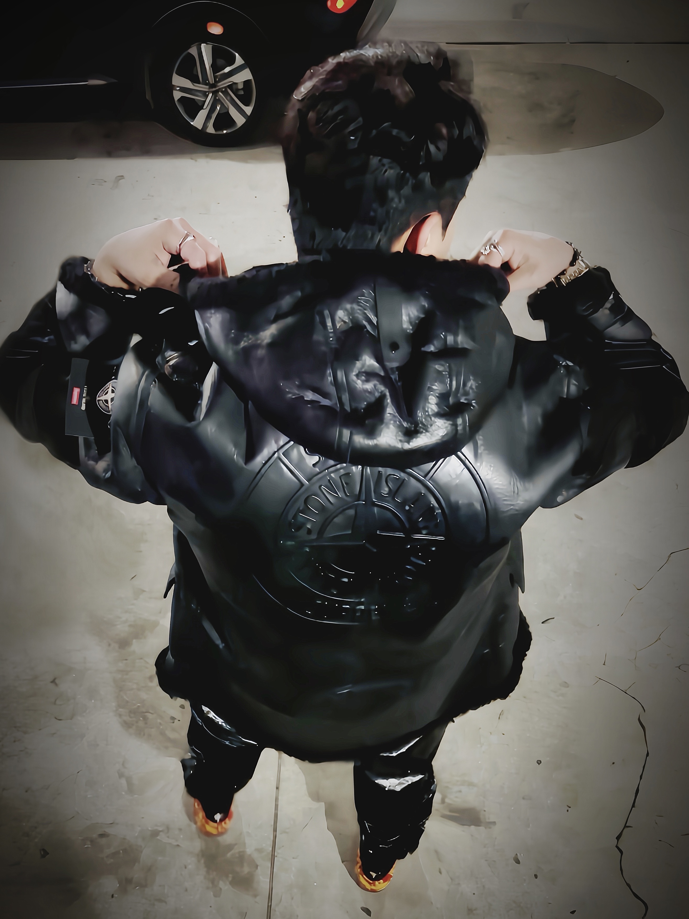 Supreme x Stone Island Hand-Painted Hooded Shearling Jacket Black - 20FW, Supreme x Stone Island New Silk Light Pants Black - 19SS 착용 스타일