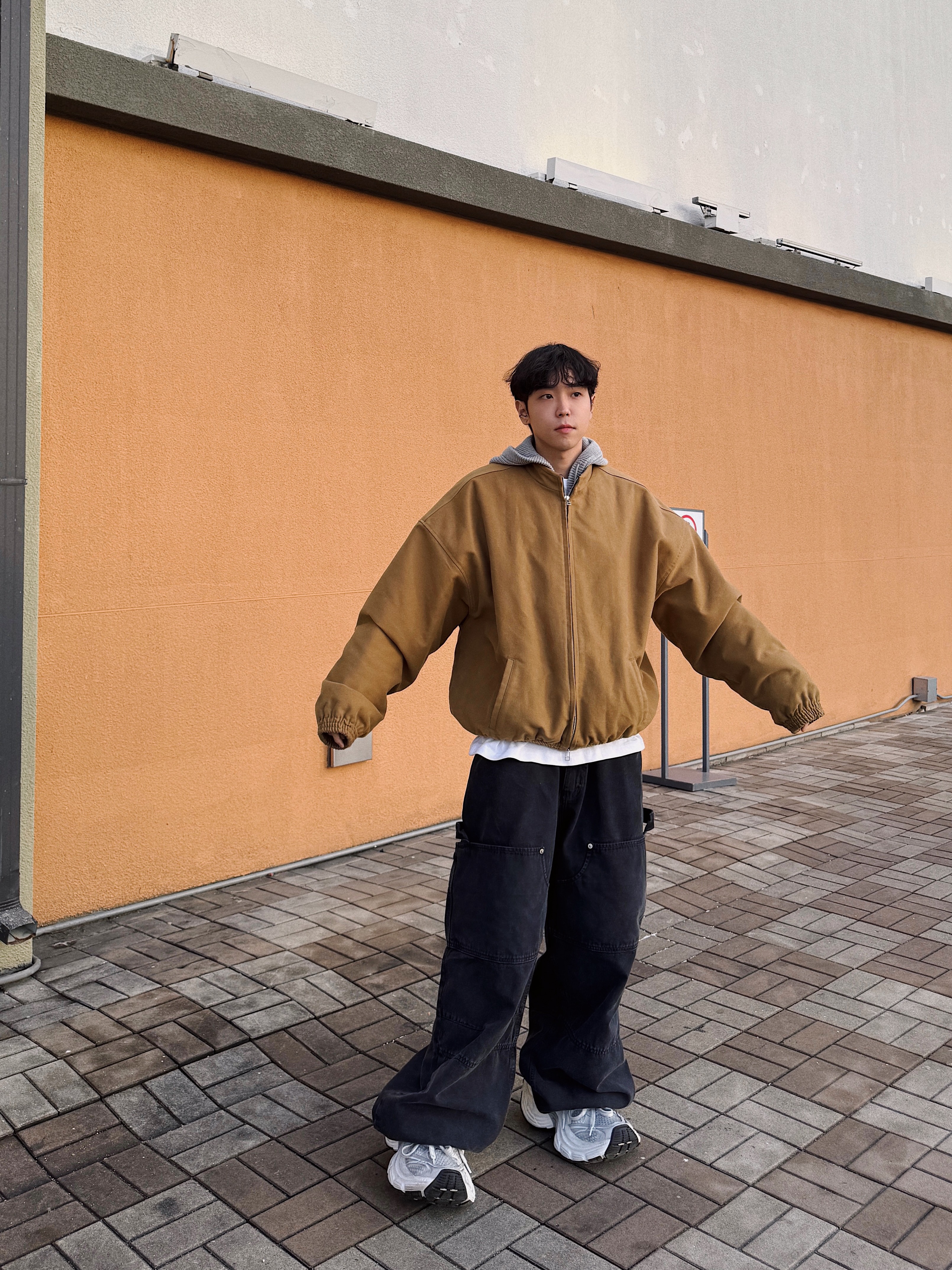 Nonnod Double Pocket Japanese Denim Washed Black, Nonnod Moleskine Bomber Jacket Matt Black 착용 스타일 - 1