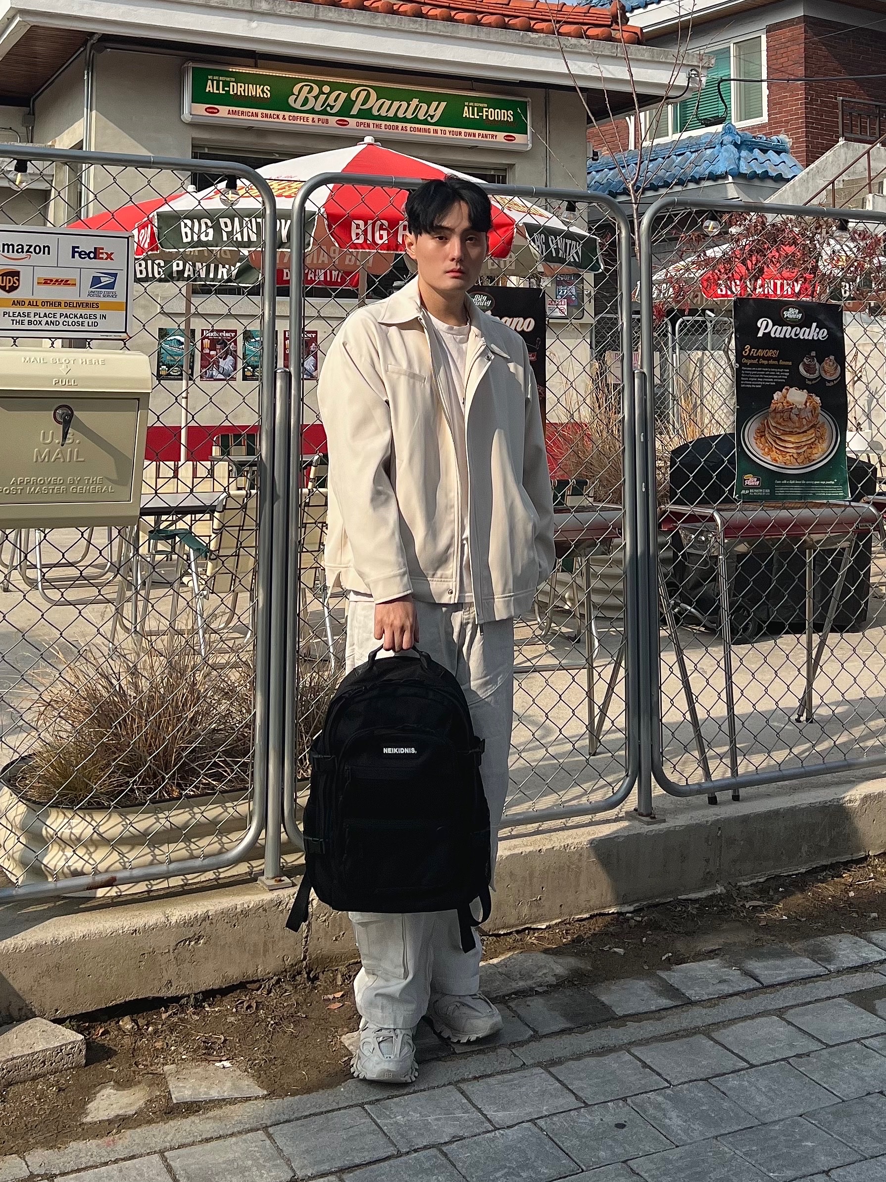 Balenciaga Track Sneakers White 착용 스타일 - 1