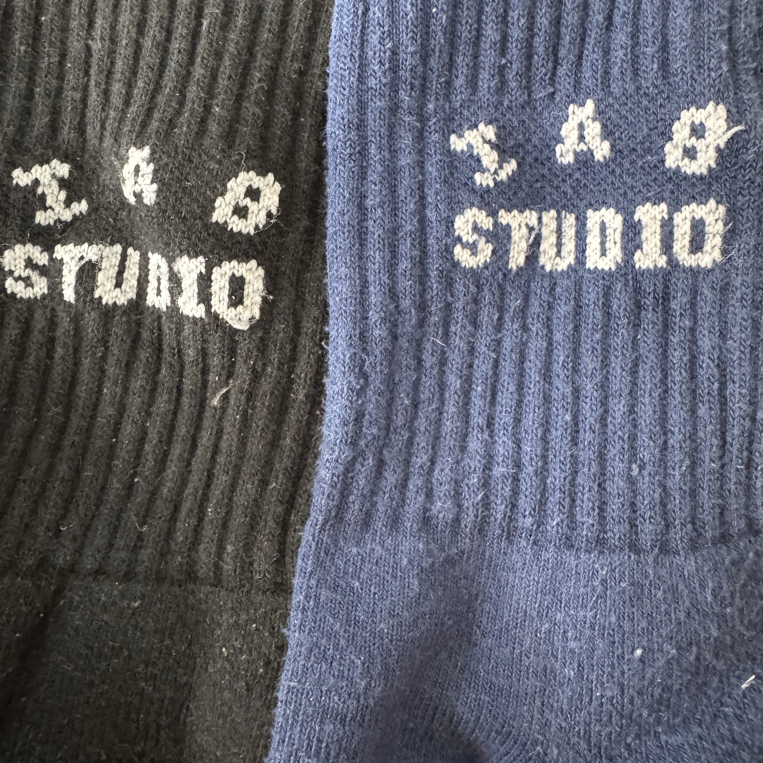IAB Studio Socks Pack Black Navy White 착용 스타일