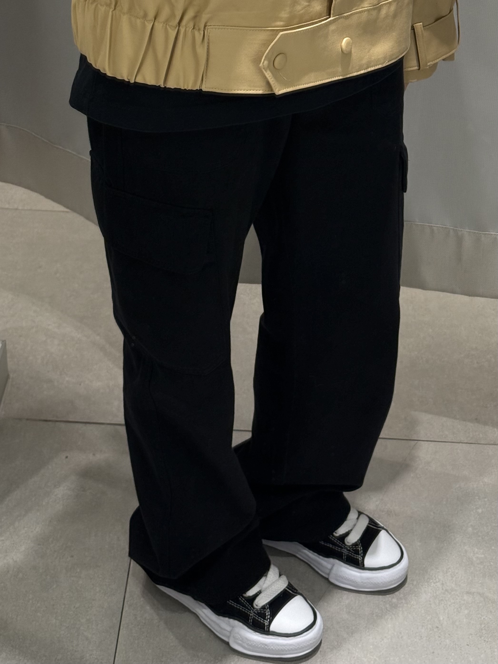Supreme Mohair Beanie Black - 23FW, Uniqlo UT x Kaws Short Sleeve Graphic T-Shirt Black 착용 스타일 - 4