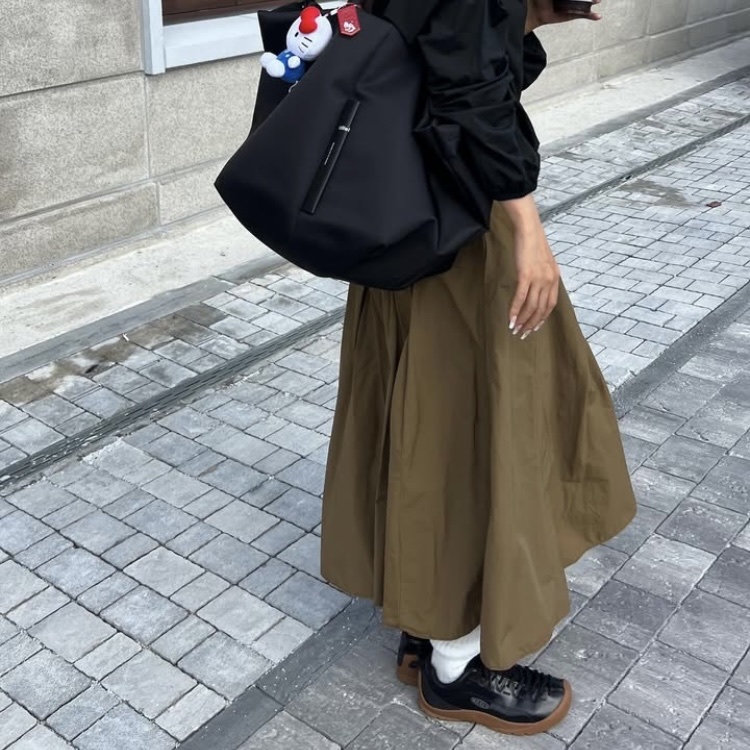 (W) Keen x Highsnobiety Jasper Sneakers Black Gum, Sanrio Hello Kitty Mini Mascot Holder 착용 스타일 - 2