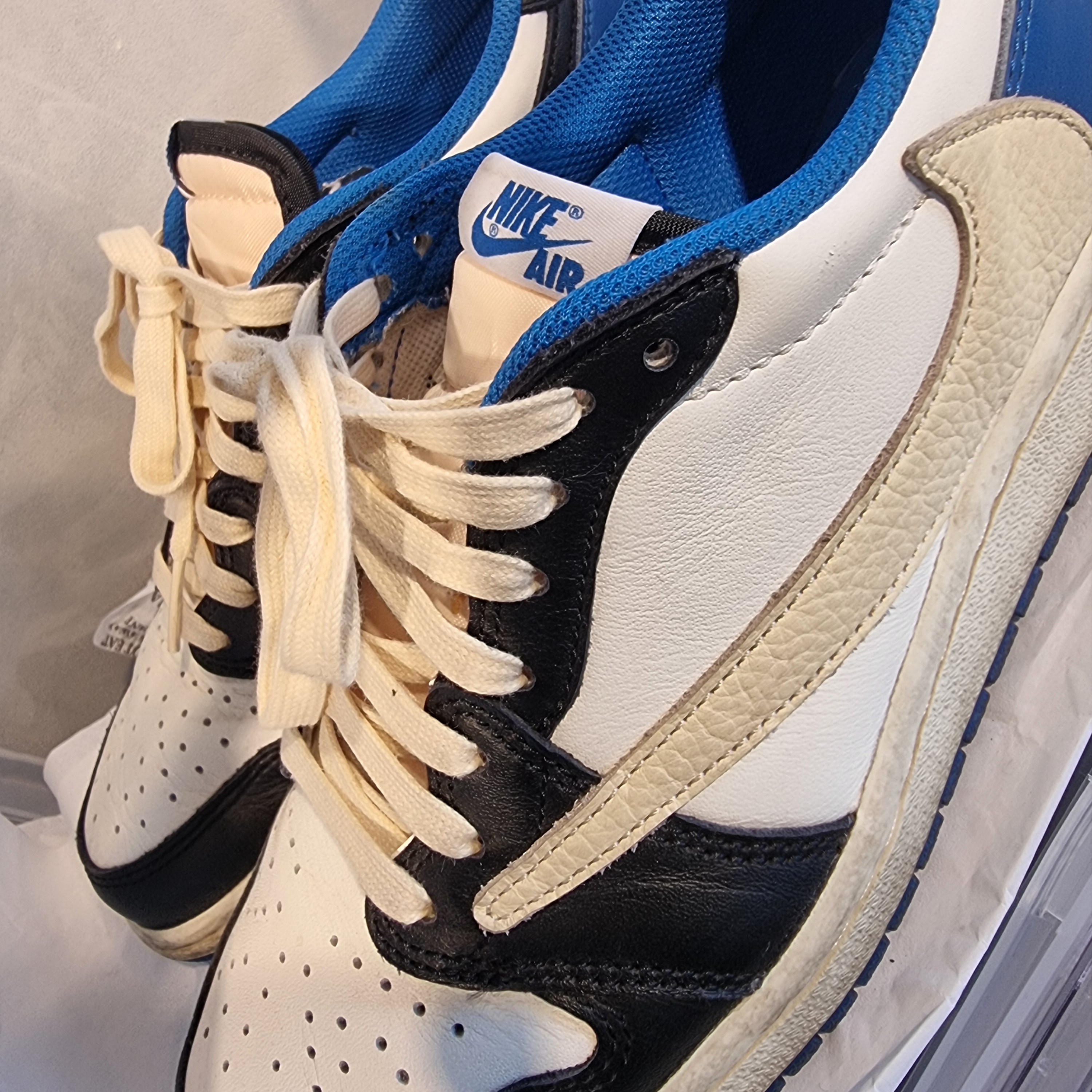 Jordan 1 x Travis Scott x Fragment Retro Low OG SP Military Blue 착용 스타일